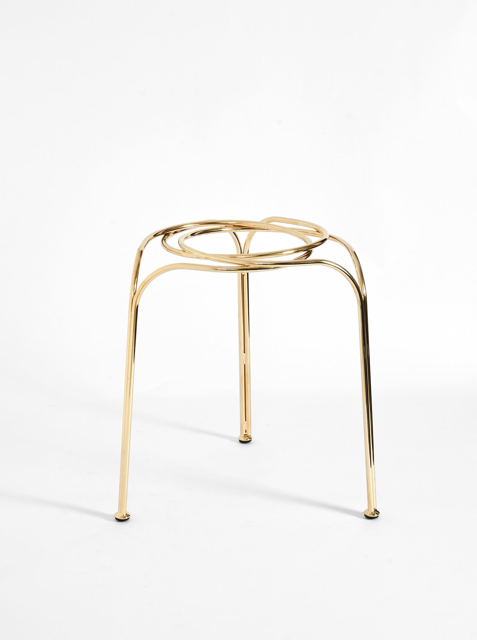 An element, a metal wire that is the stretch that draws a circle in space. Three elements, three circles, integrate and inerpenetrate in a geometric game creating an unexpectedly solid object.
Flow stool or sculpture, design by Enrico Girotti, is