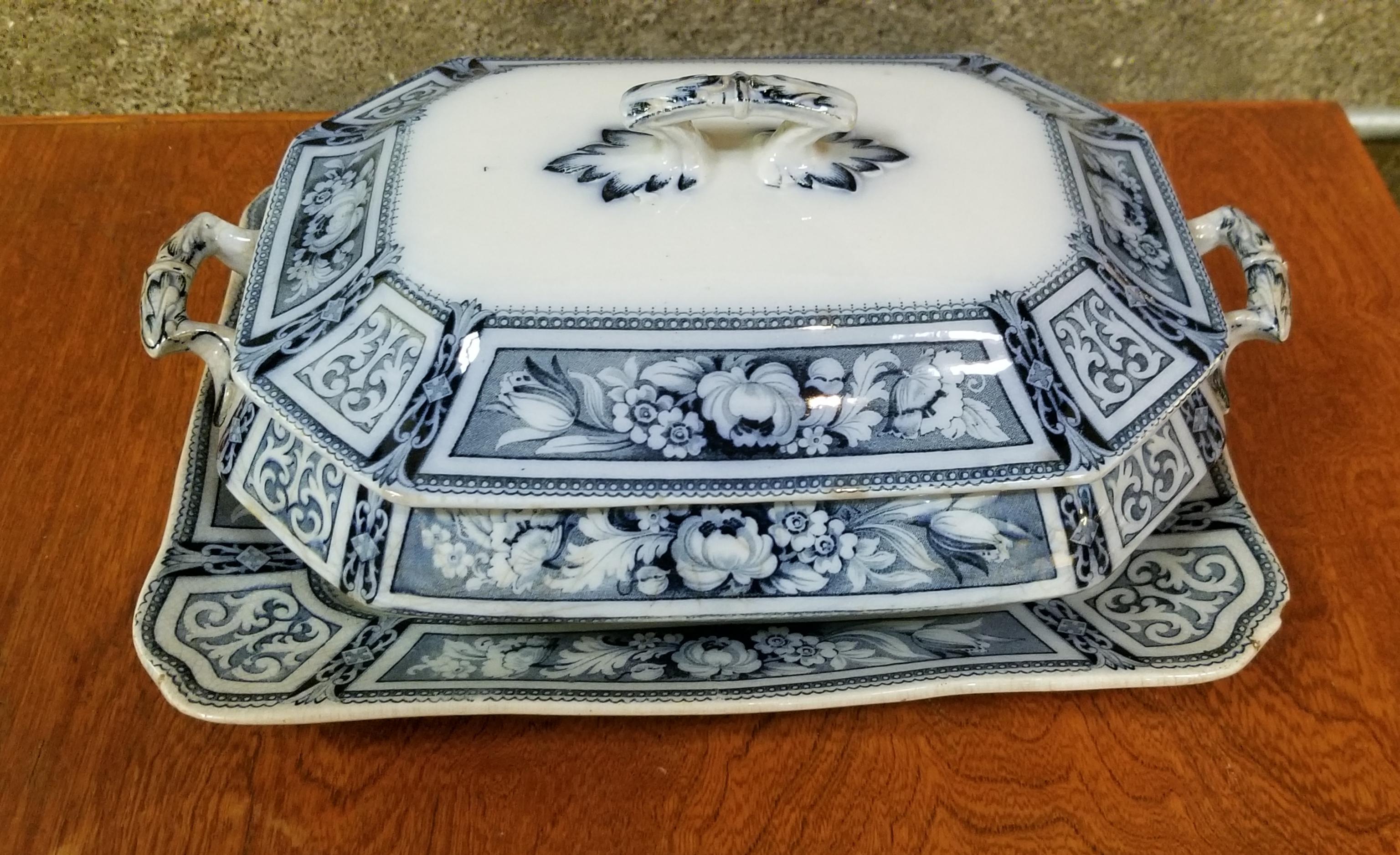 Flow Blue Ceramic Tureen, Early 20th Century For Sale 7
