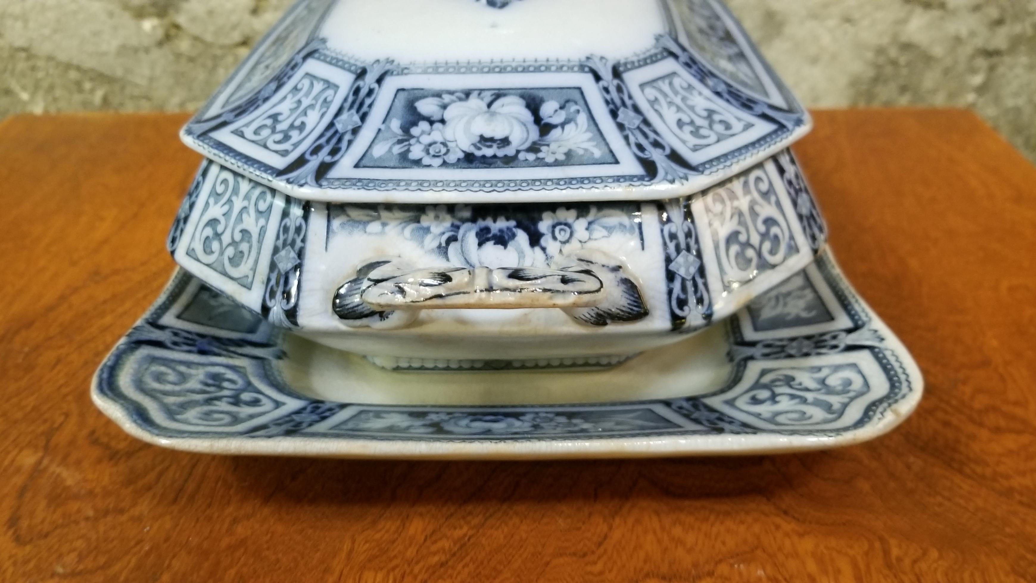 English Flow Blue Ceramic Tureen, Early 20th Century For Sale
