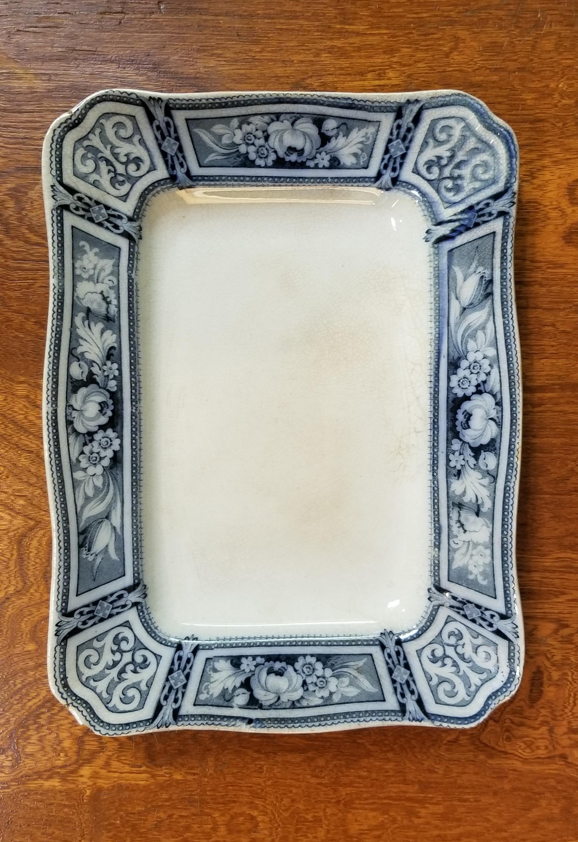 Flow Blue Ceramic Tureen, Early 20th Century For Sale 1
