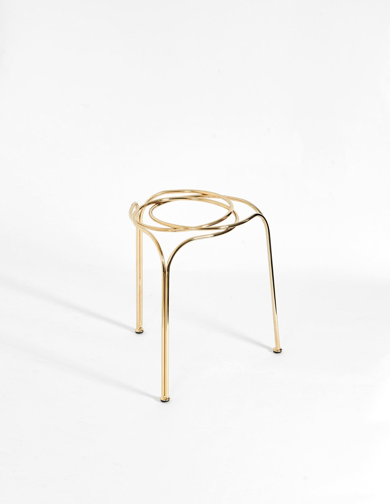 italien Tabouret Flow contemporain et minimaliste en or fabriqué en Italie par LapiegaWD en vente