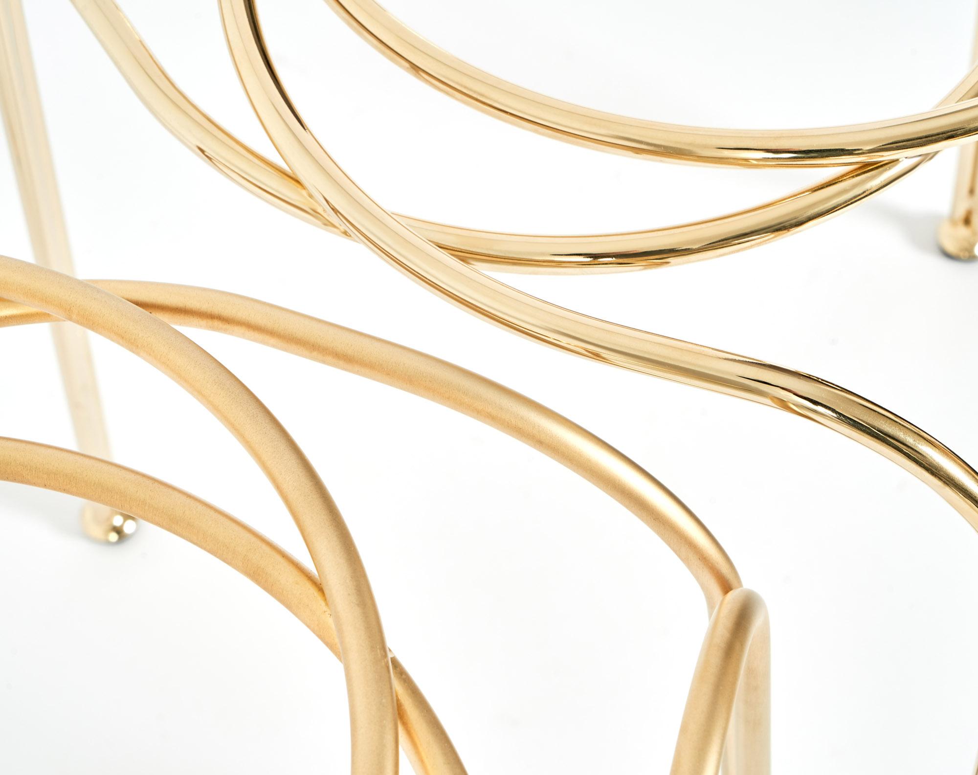 Tabouret Flow contemporain et minimaliste en or fabriqué en Italie par LapiegaWD Neuf - En vente à Verona, IT