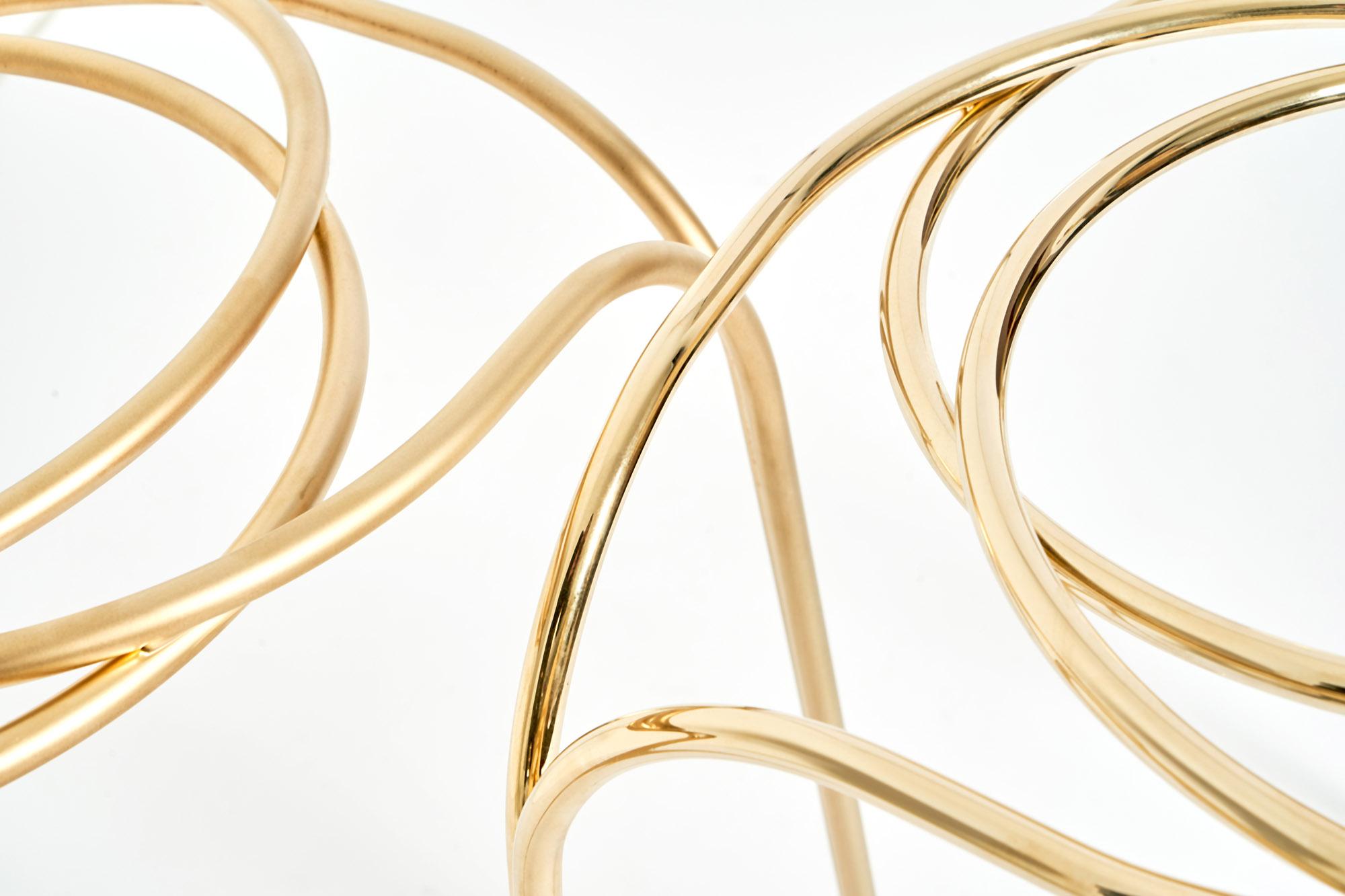 Zeitgenössischer und minimalistischer Goldhocker Flow Made in Italy von LapiegaWD (21. Jahrhundert und zeitgenössisch) im Angebot
