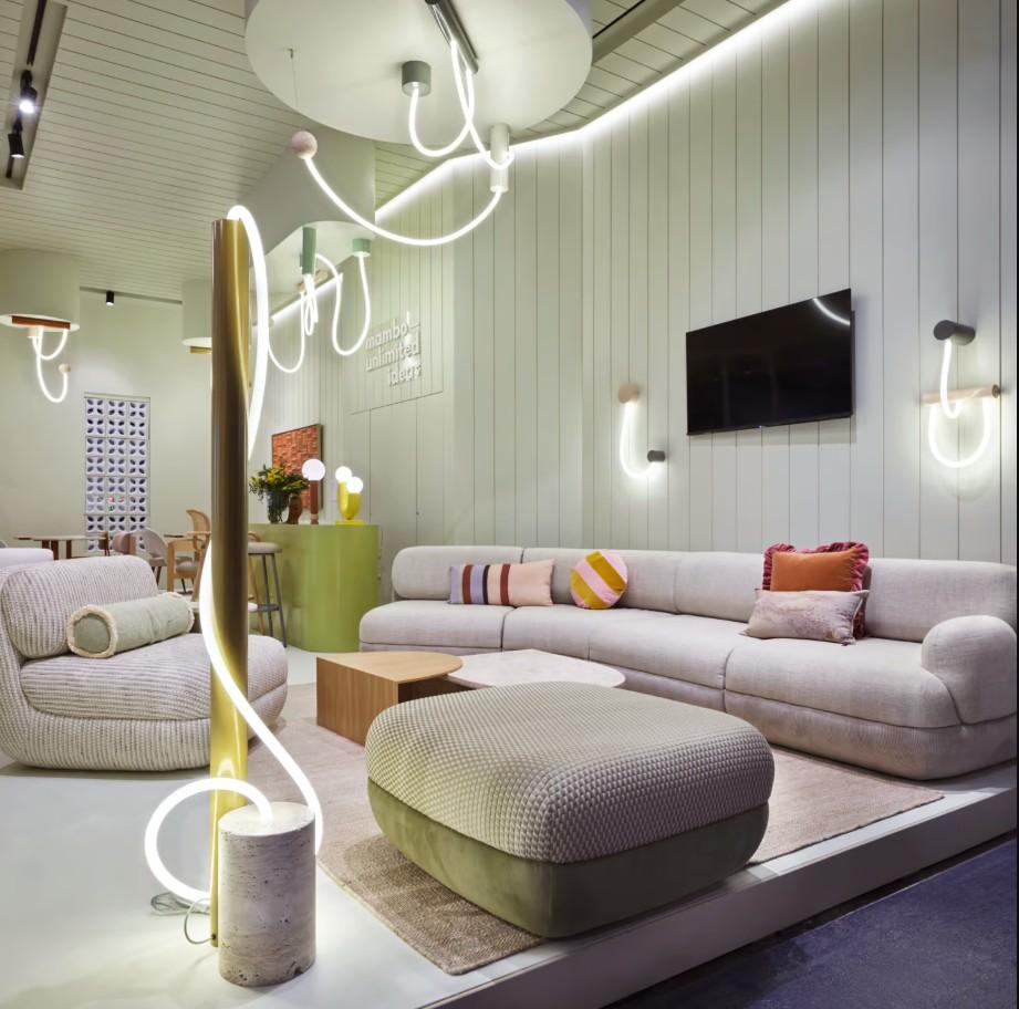 Utu Lamps ist Teil der Mambo unlimited ideas Designgruppe aus Portugal.
Die zeitgenössische Ästhetik von Utu resultiert in originellen Leuchten von höchster Qualität, die international inspiriert und gleichzeitig im lokalen Wissen verwurzelt