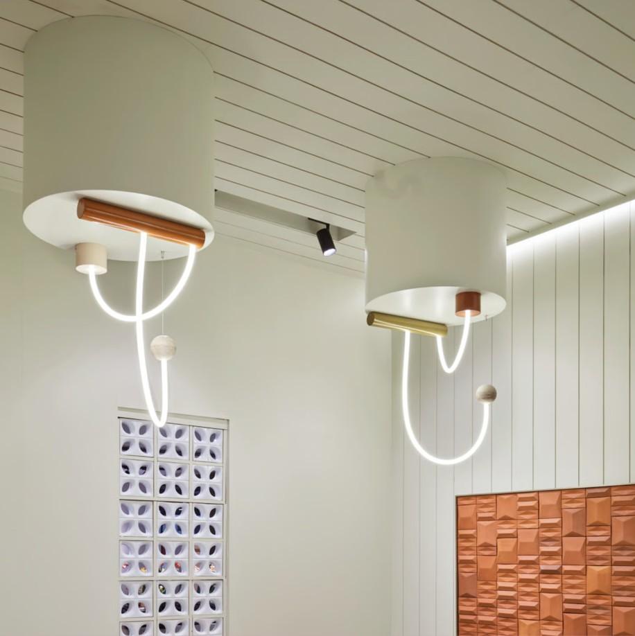Le lampade Utu fanno parte del gruppo di design Mambo Unlimited Ideas del Portogallo.
L'estetica contemporanea di Utu si traduce in luminarie originali e di alta qualità, con ispirazioni internazionali ma radicate nel sapere locale.
Ogni prodotto è