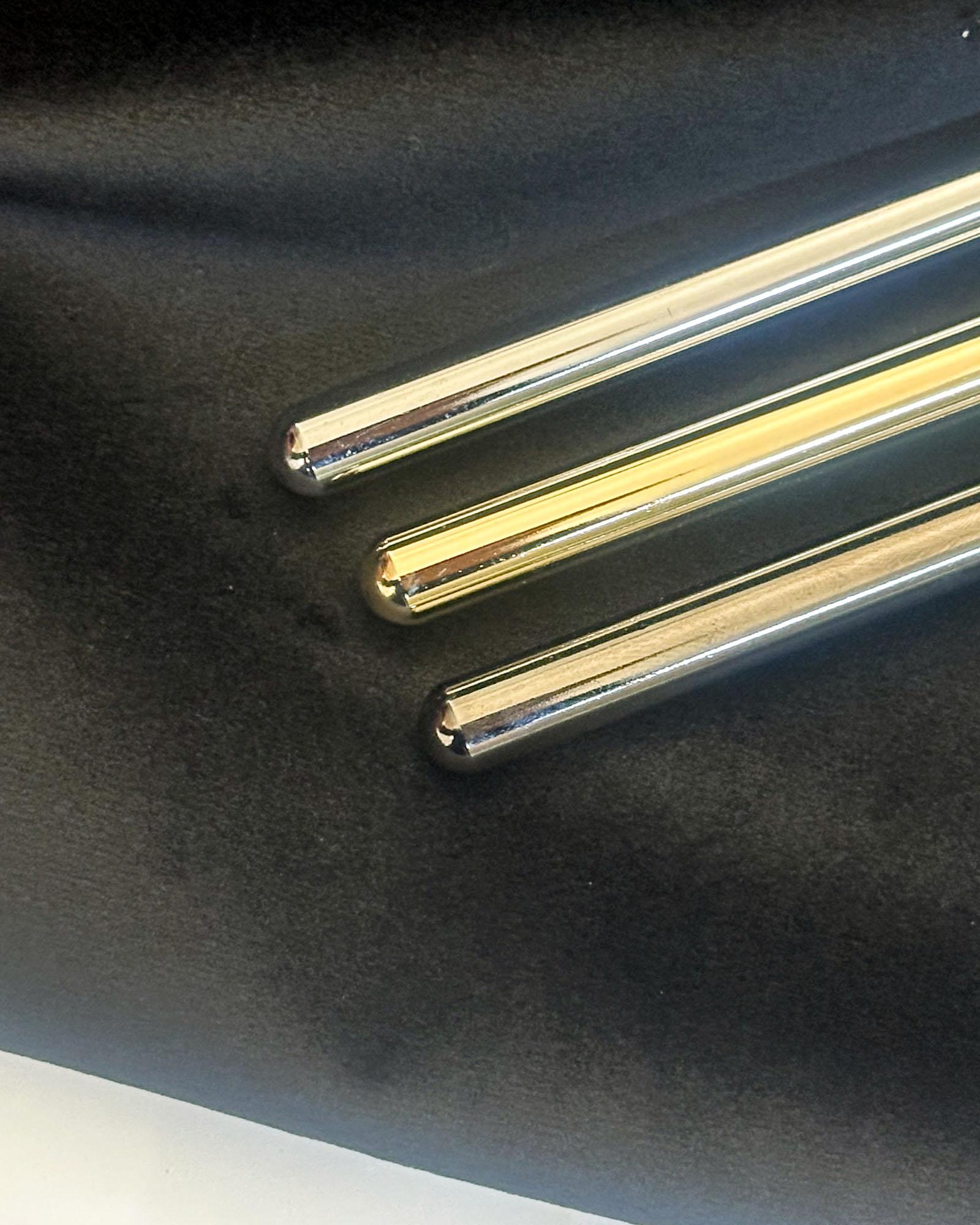 Flow Low Aureo, Taburete contemporáneo Made in Italy de Edizioni Enrico Girotti Siglo XXI y contemporáneo en venta