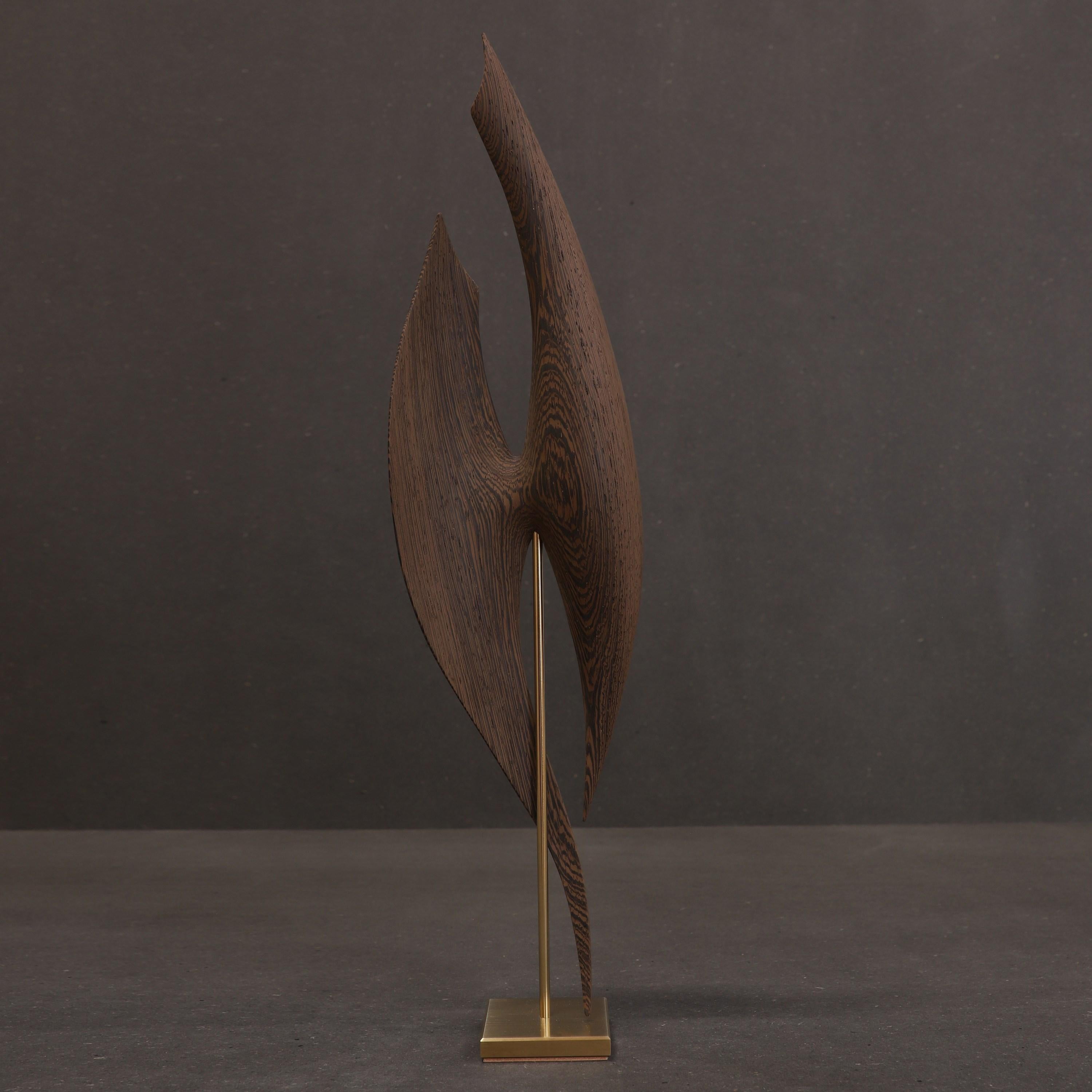 Flow Petit No 19, Wenge wood & gold mid-century inspired sculpture by Egeværk For Sale 4