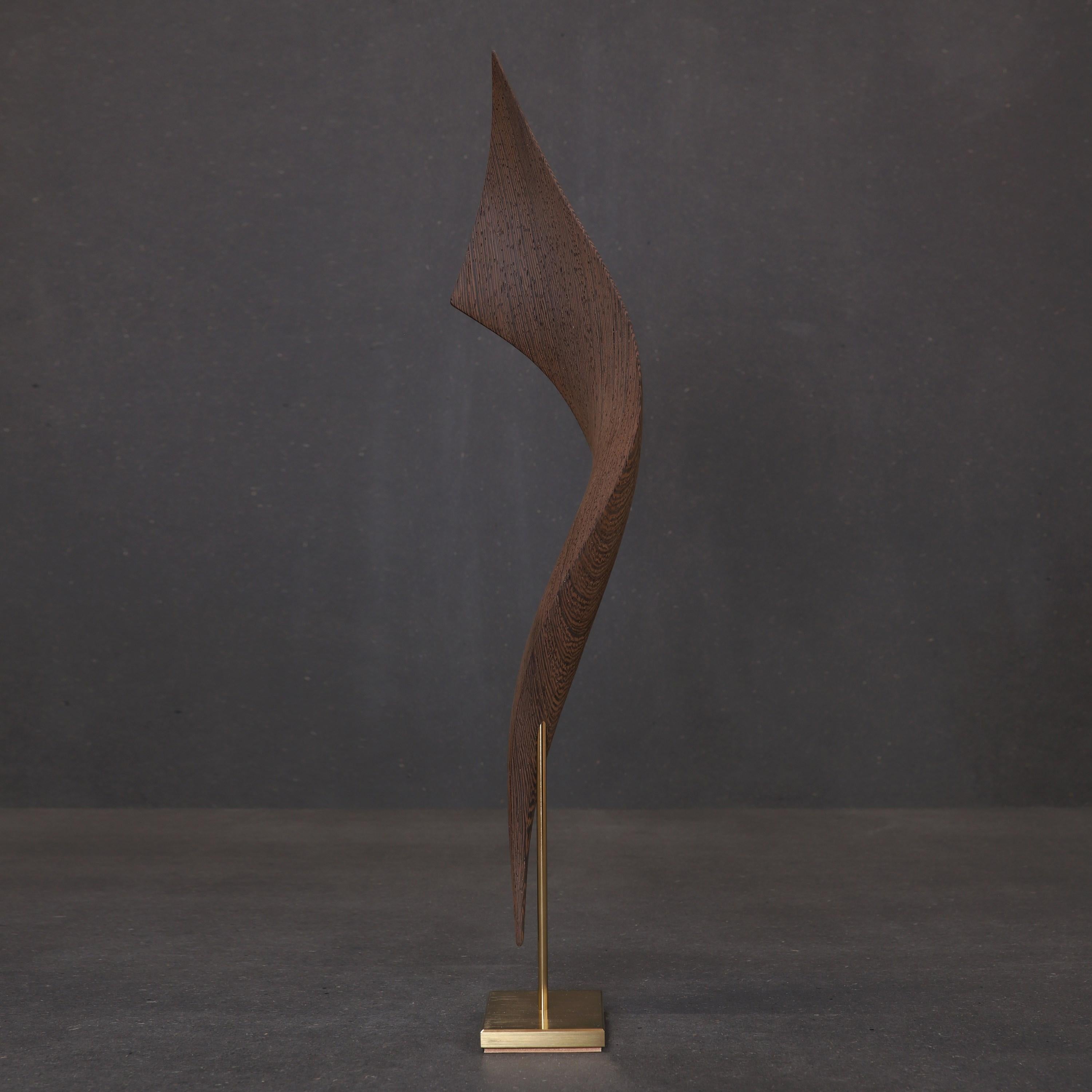 Flow Petit No 20, abstract fluid Wenge wood & gold mounted sculpture by Egeværk For Sale 1