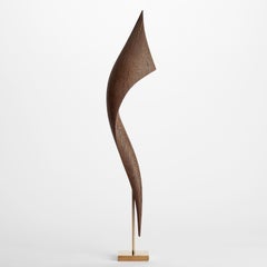 Flow Petit No 20, scultura astratta e fluida in legno Wood e oro di Egeværk