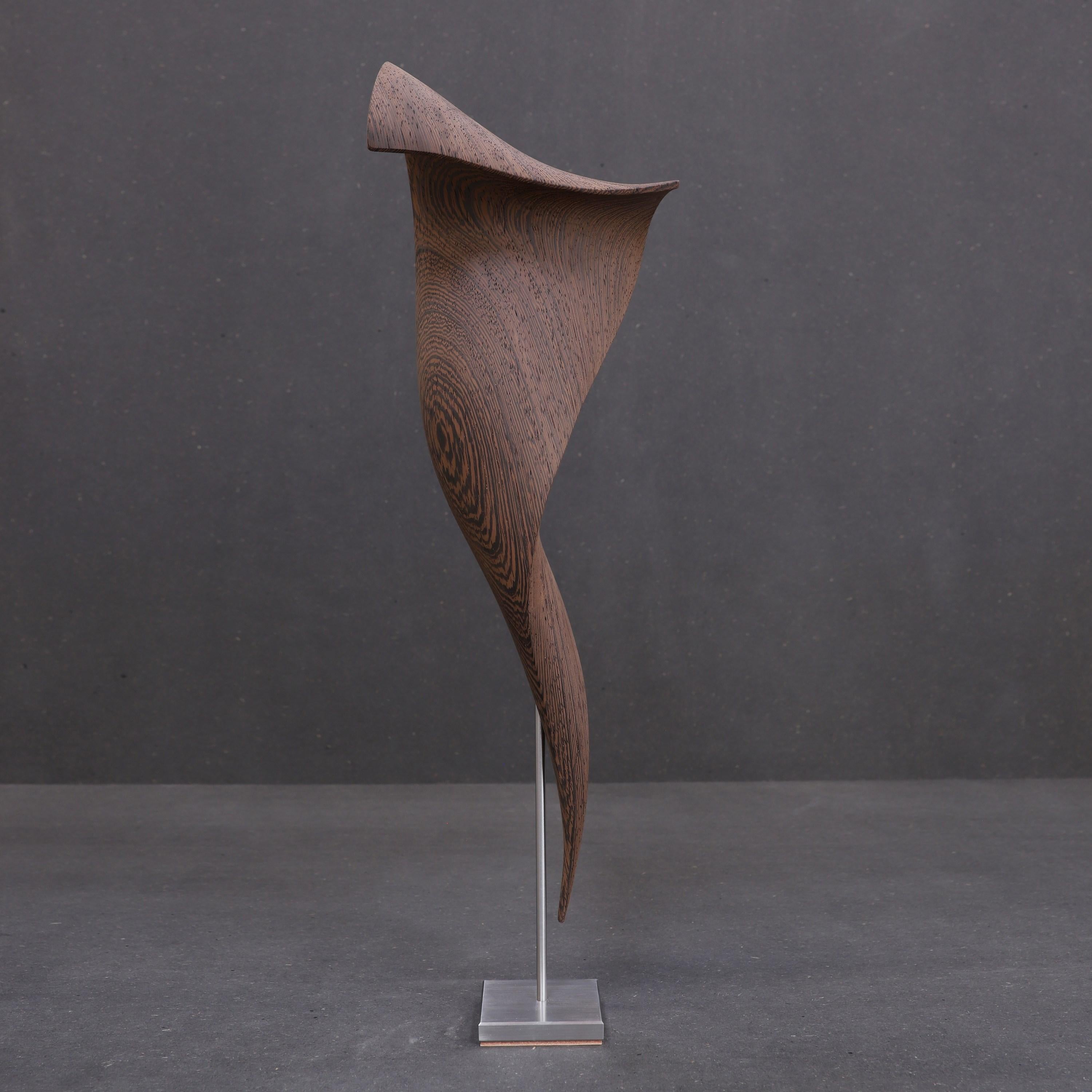 Flow Petit No 22, fluid abstract wooden sculpture by the Danish Studio Egeværk For Sale 3