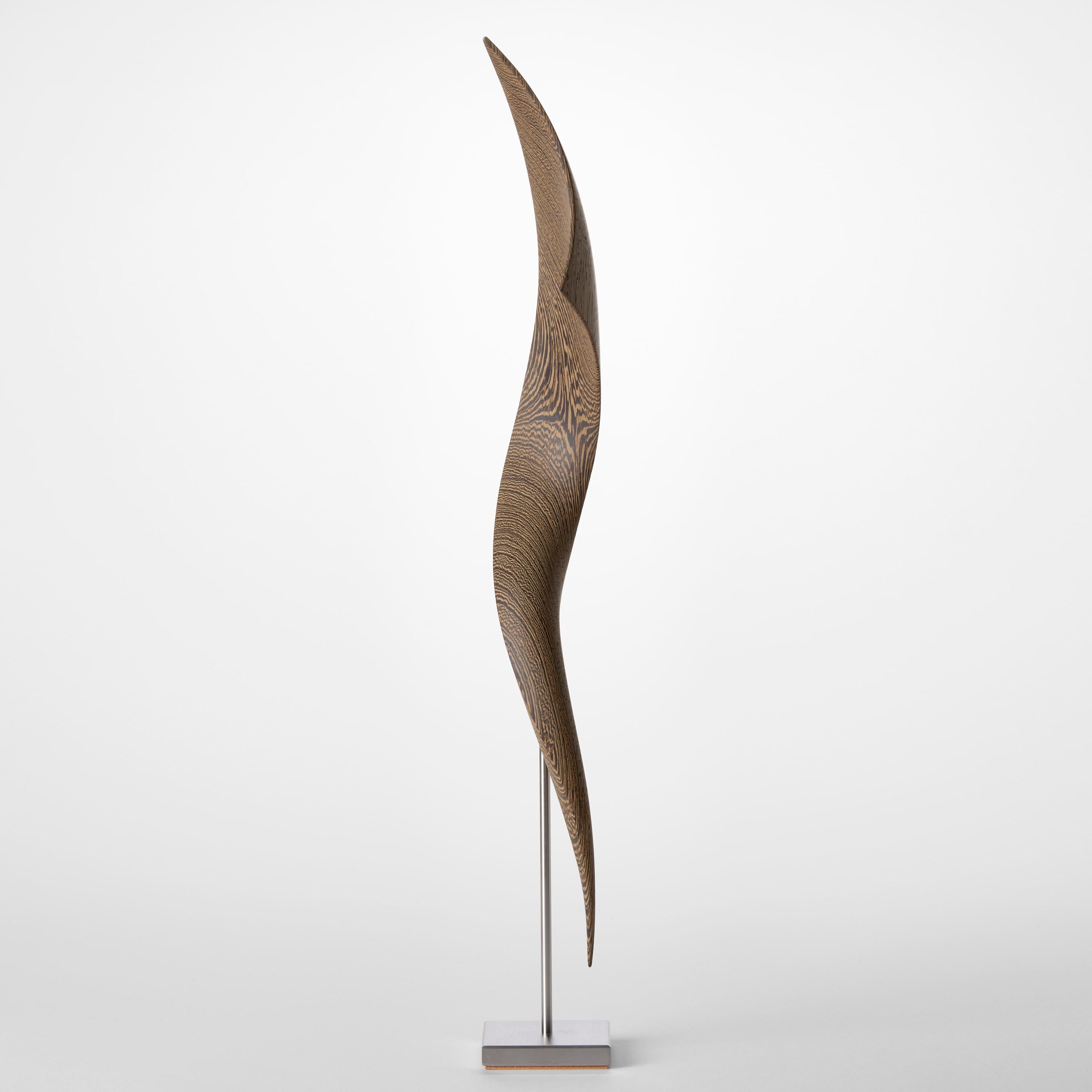 Flow Petit nº 23, escultura abstracta fluida montada en madera de wengué y acero, de Egeværk Danés en venta