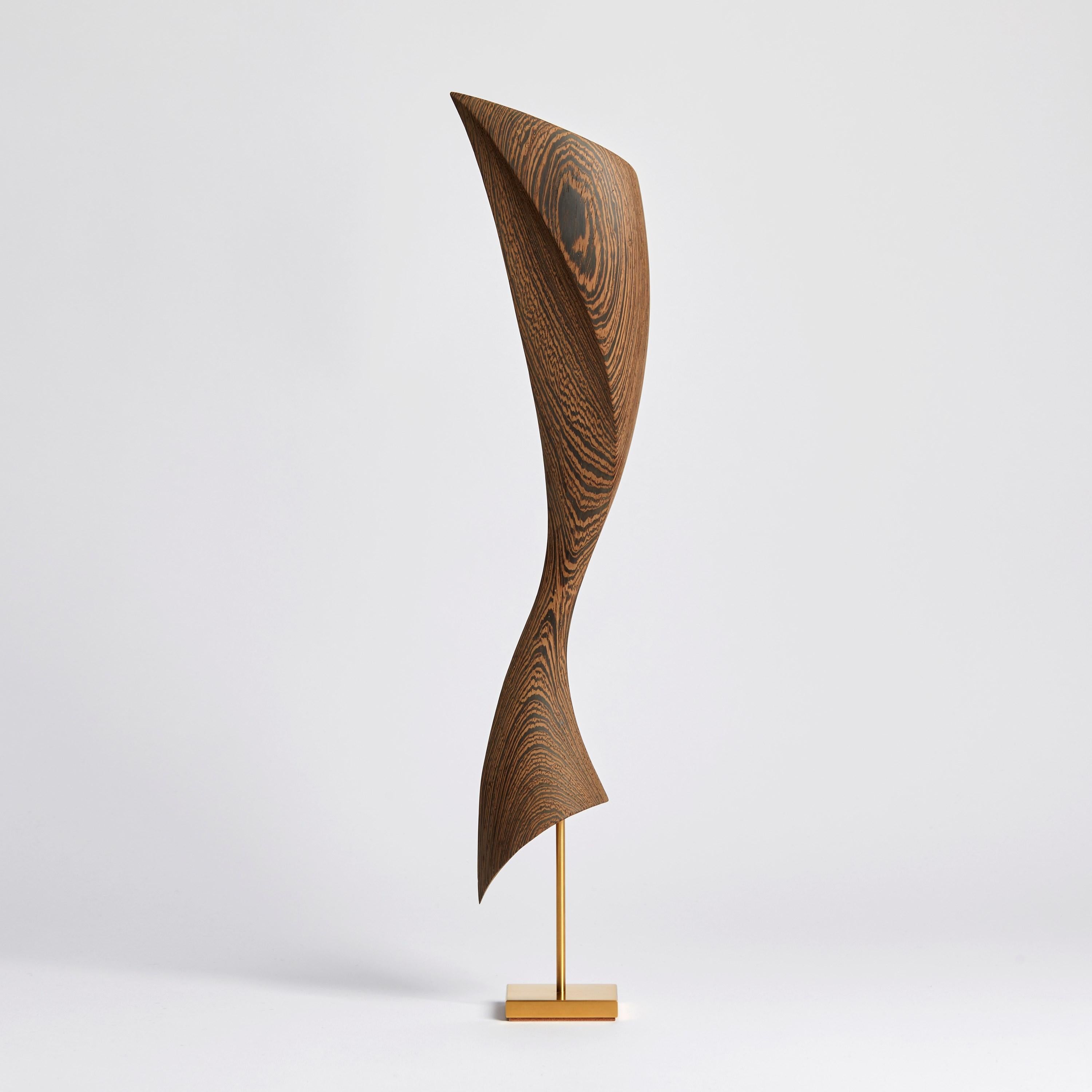 Danois Flow Petit No 7, une sculpture abstraite en bois et en or du studio danois Egeværk en vente