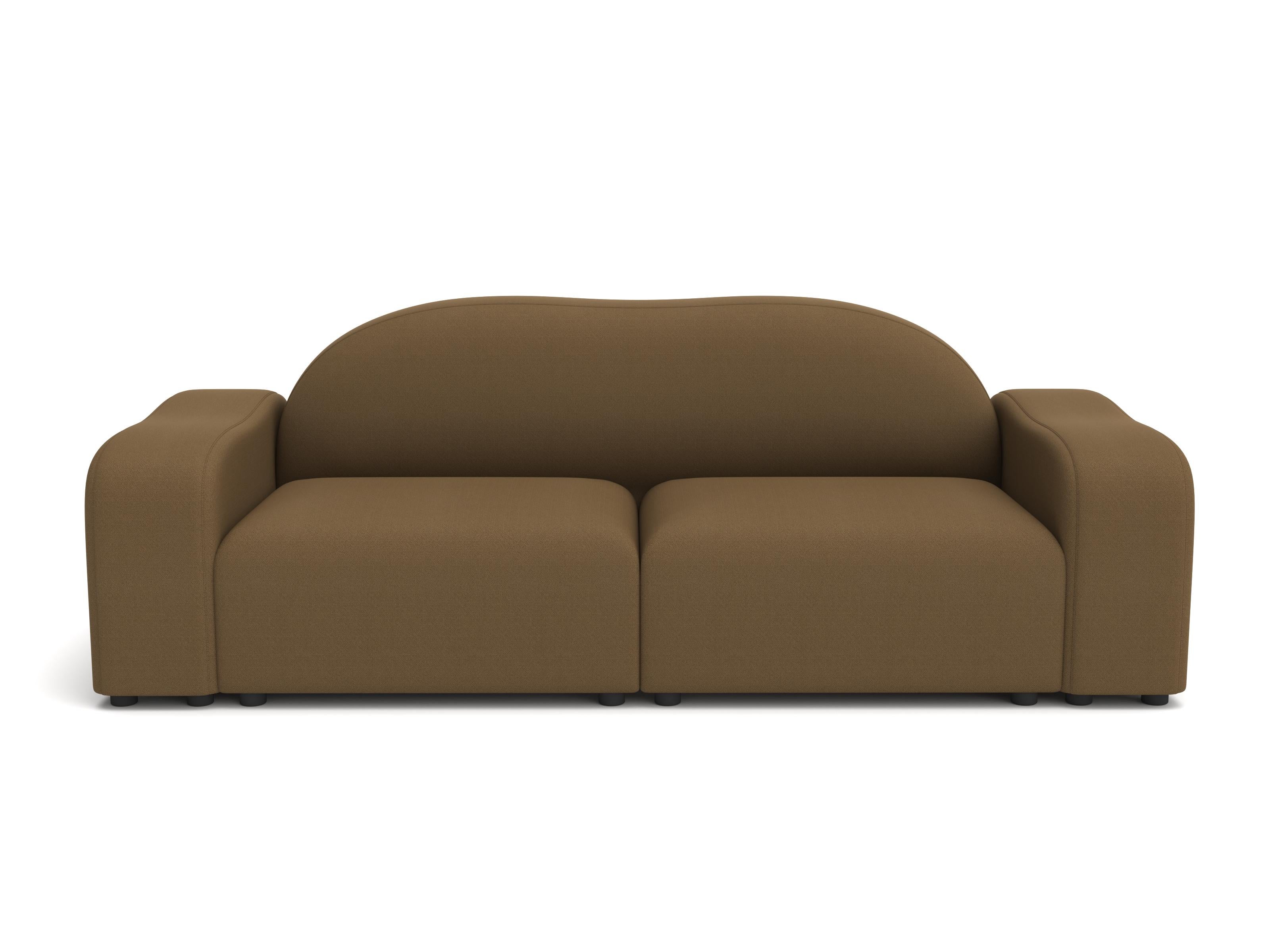 Divano Flow di Formiing, Vidar Brown
Fabrice: Vidar 353

Personalizzazione: Disponibile in un'ampia gamma di tessuti e colori. 

Il divano Flow esprime versatilità senza sforzo e tocchi eleganti, abbinato a un tavolino e a un bracciolo. Il design è