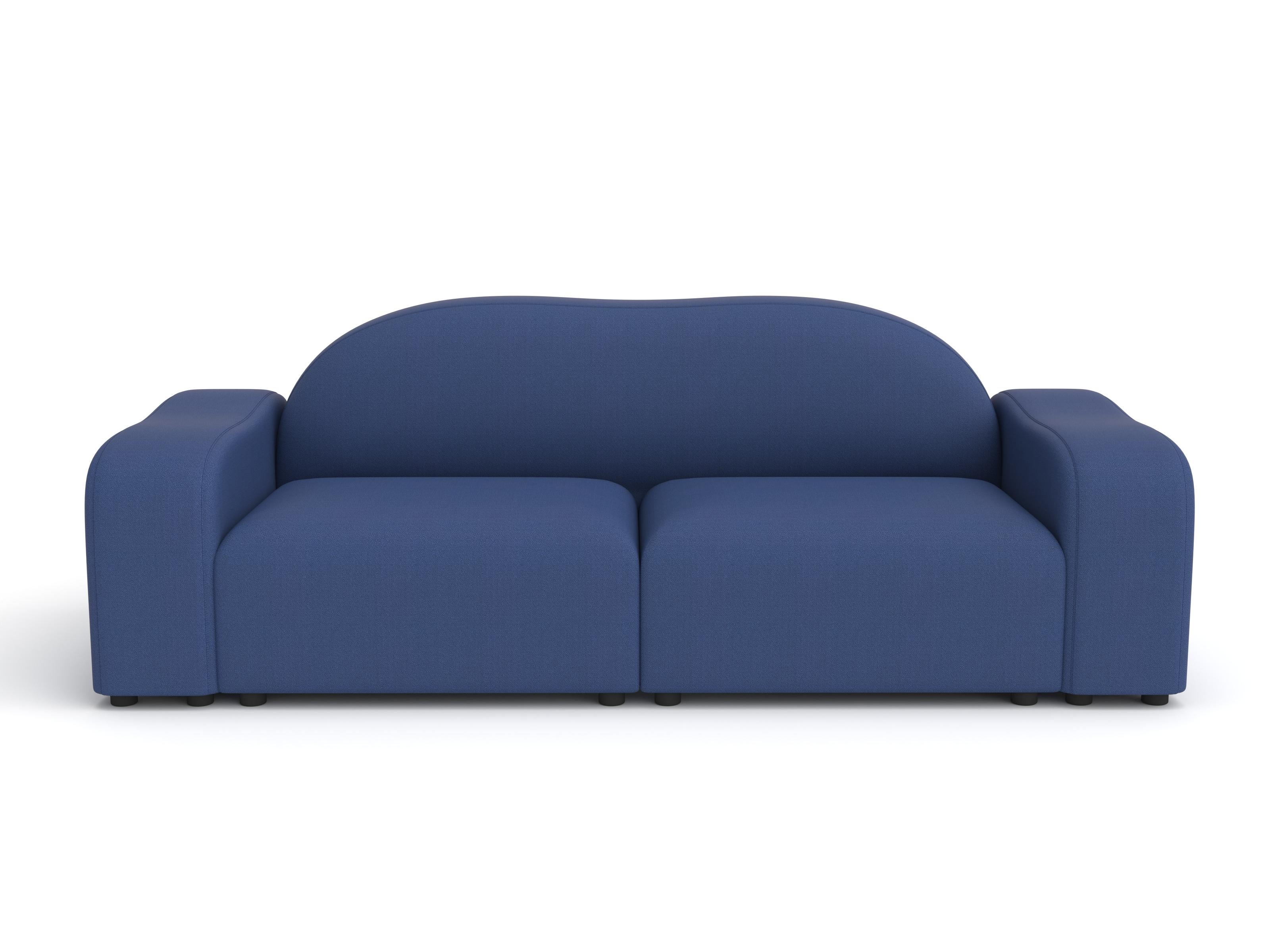 Flow Sofa von Formiing, Vidar Navy
Stoff: Vidar 743

Individuelle Anpassung: Erhältlich in einer großen Auswahl an Stoffen und Farben. 

Das Flow Sofa besticht durch seine mühelose Vielseitigkeit und seine elegante Ausstrahlung, gepaart mit einem