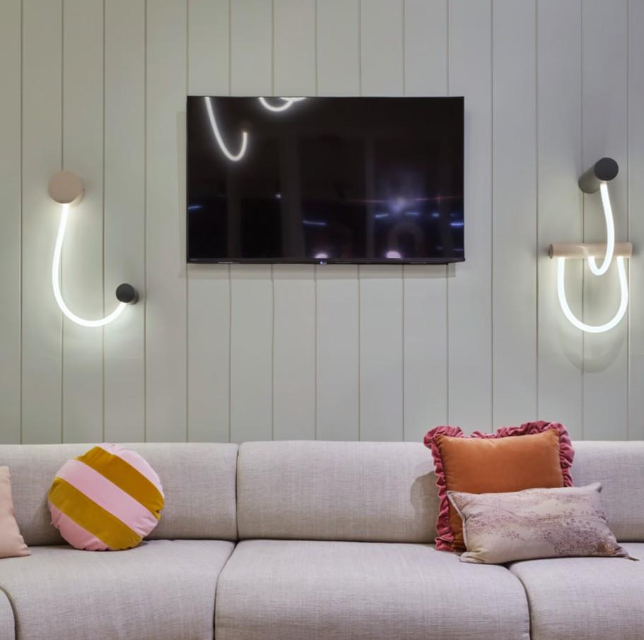 Le lampade Utu fanno parte del gruppo di design Mambo Unlimited Ideas del Portogallo.
L'estetica contemporanea di Utu si traduce in luminarie originali e di alta qualità, con ispirazioni internazionali ma radicate nel sapere locale.
Ogni prodotto è