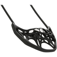 FLOWEN Collar Colgante Arco de Plata de Ley en Gommato Negro y Diamantes
