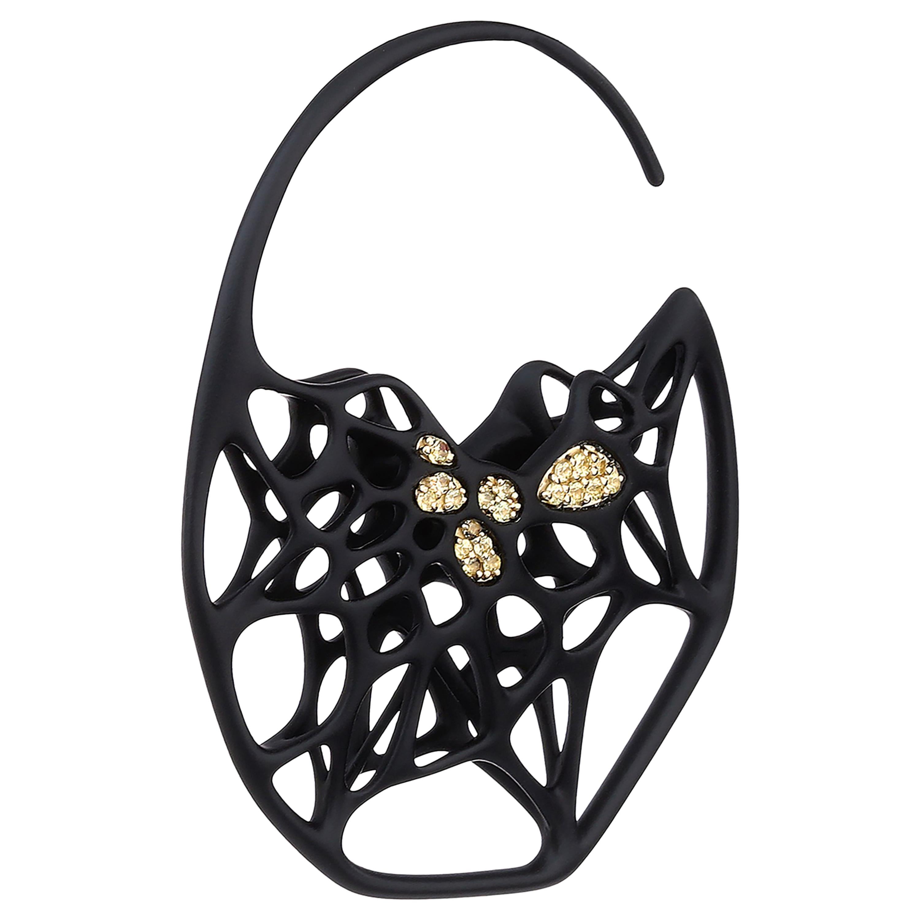 FLOWEN Harpa-Ohrring aus Sterlingsilber mit schwarzem Gommato und gelben Saphiren im Angebot