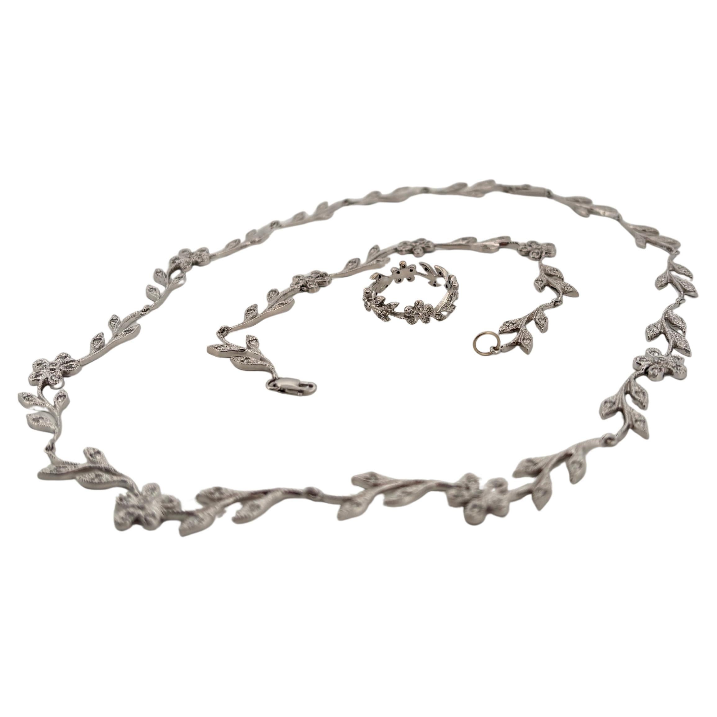 Taglio rotondo Collana con diamanti Flower 0,60ctw e bracciale e anello in oro bianco 14K in vendita