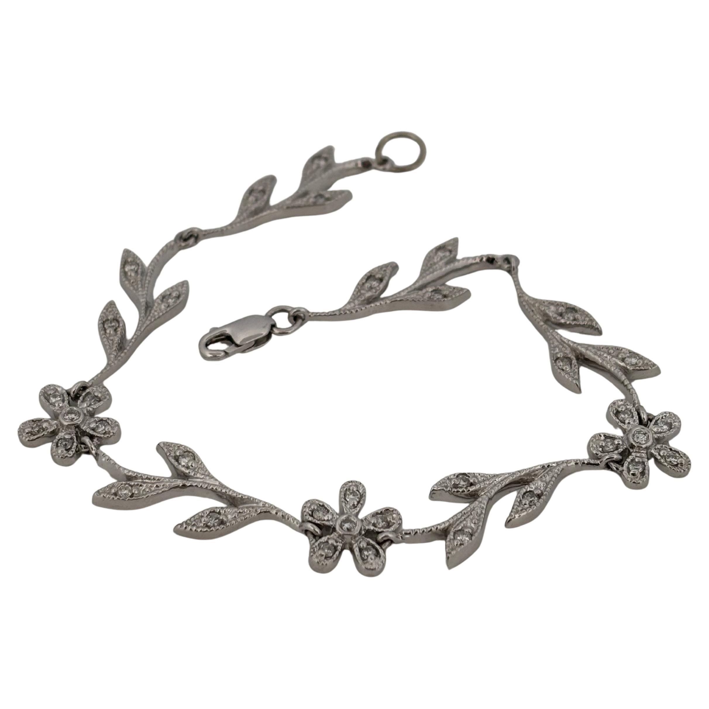 da uomo o donna Collana con diamanti Flower 0,60ctw e bracciale e anello in oro bianco 14K in vendita