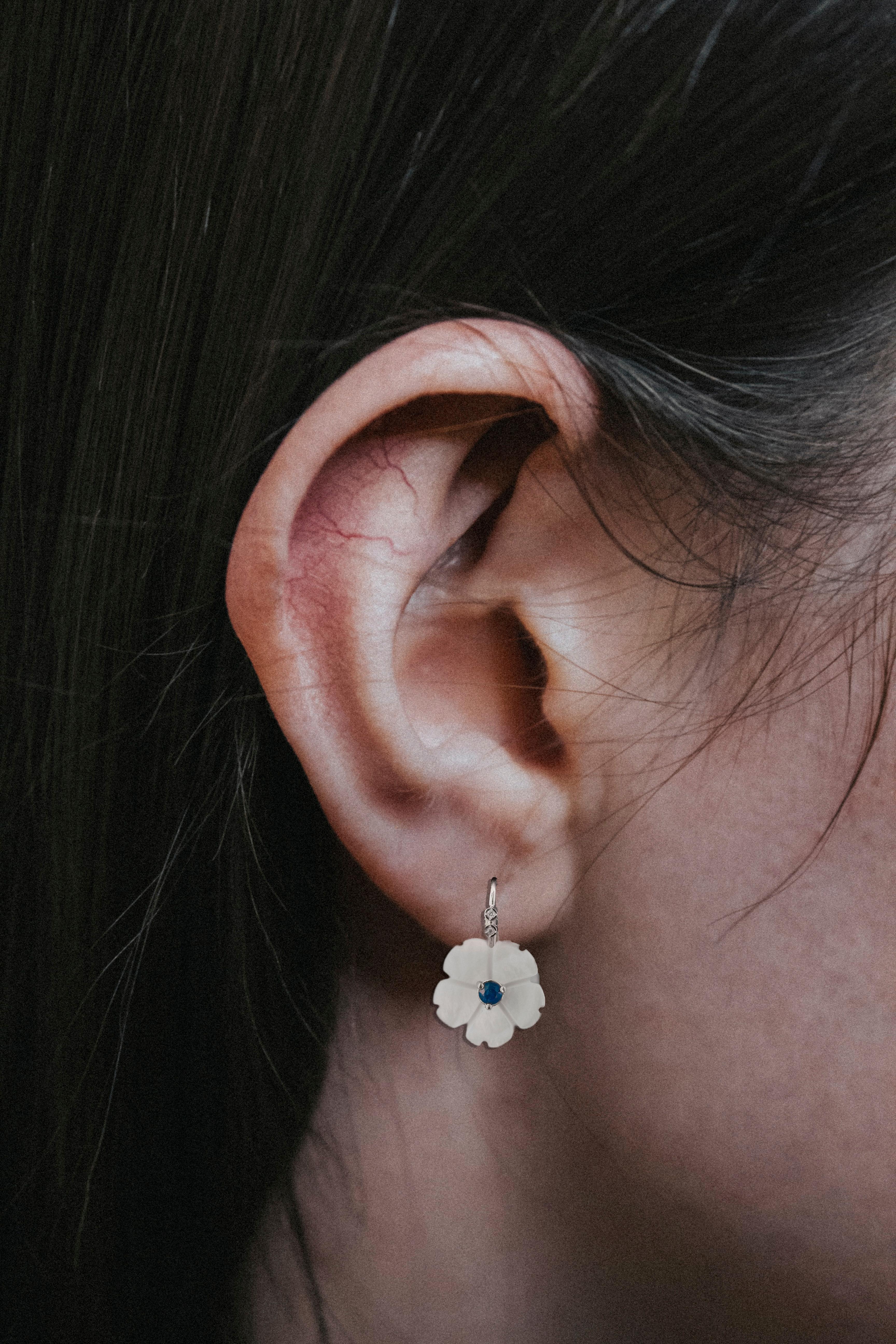 Modern Flower 14k Gold Earrings with Blue Sapphires, Flower Carved Earrings For Sale