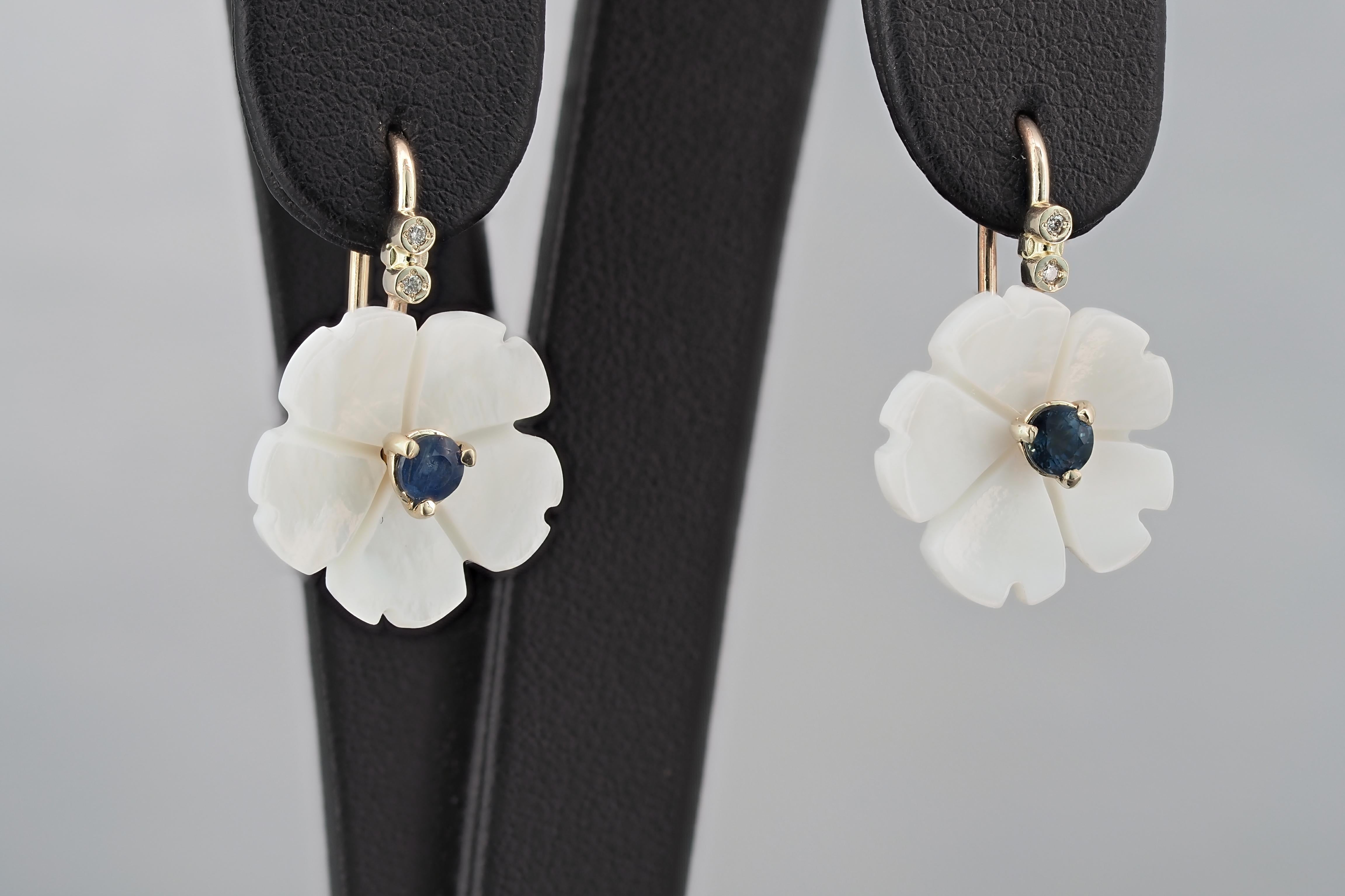 Women's Flower 14k Gold Earrings with Blue Sapphires, Flower Carved Earrings For Sale