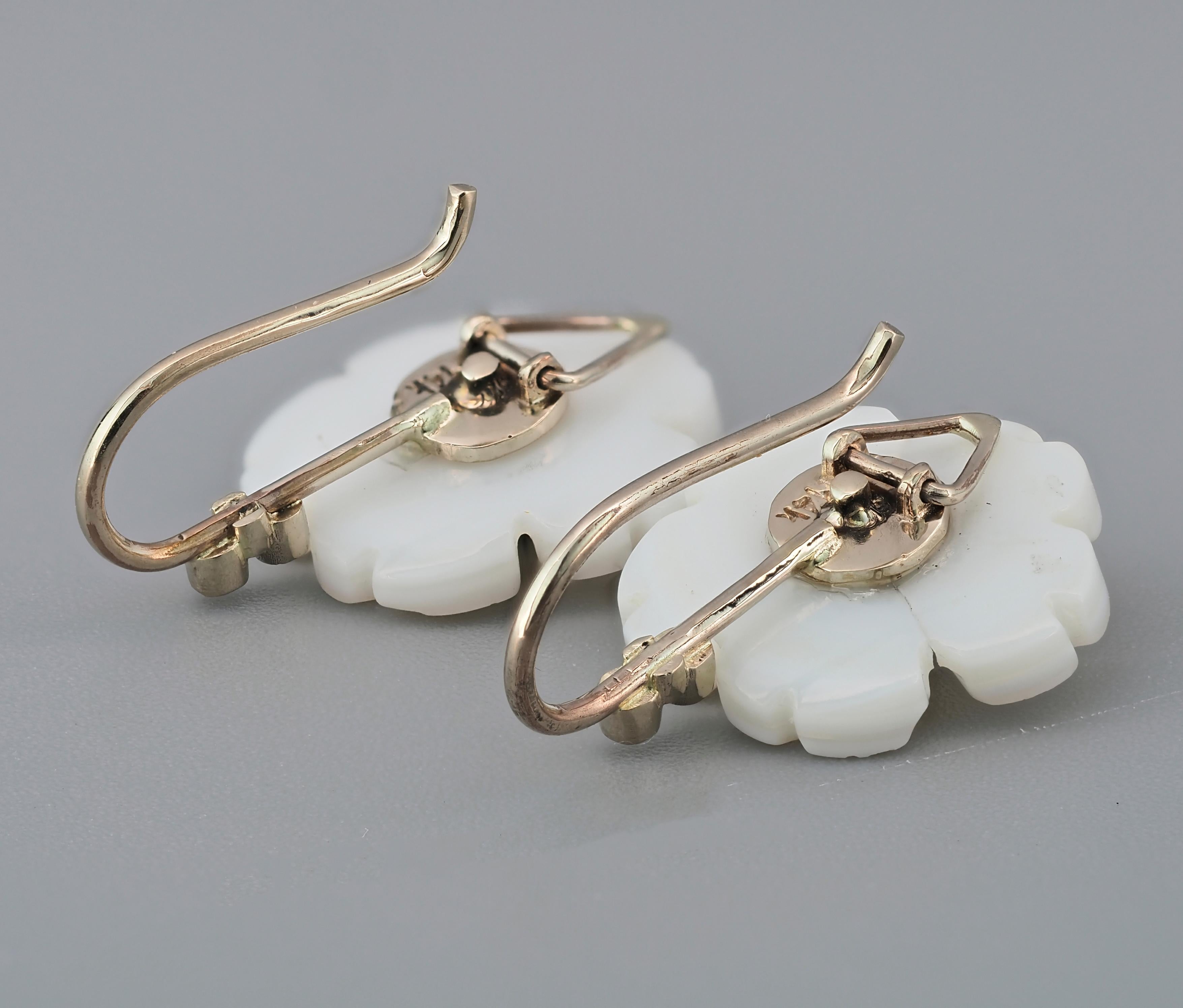 Flower 14k Gold Earrings with Emeralds, Flower Carved Earrings For Sale 3