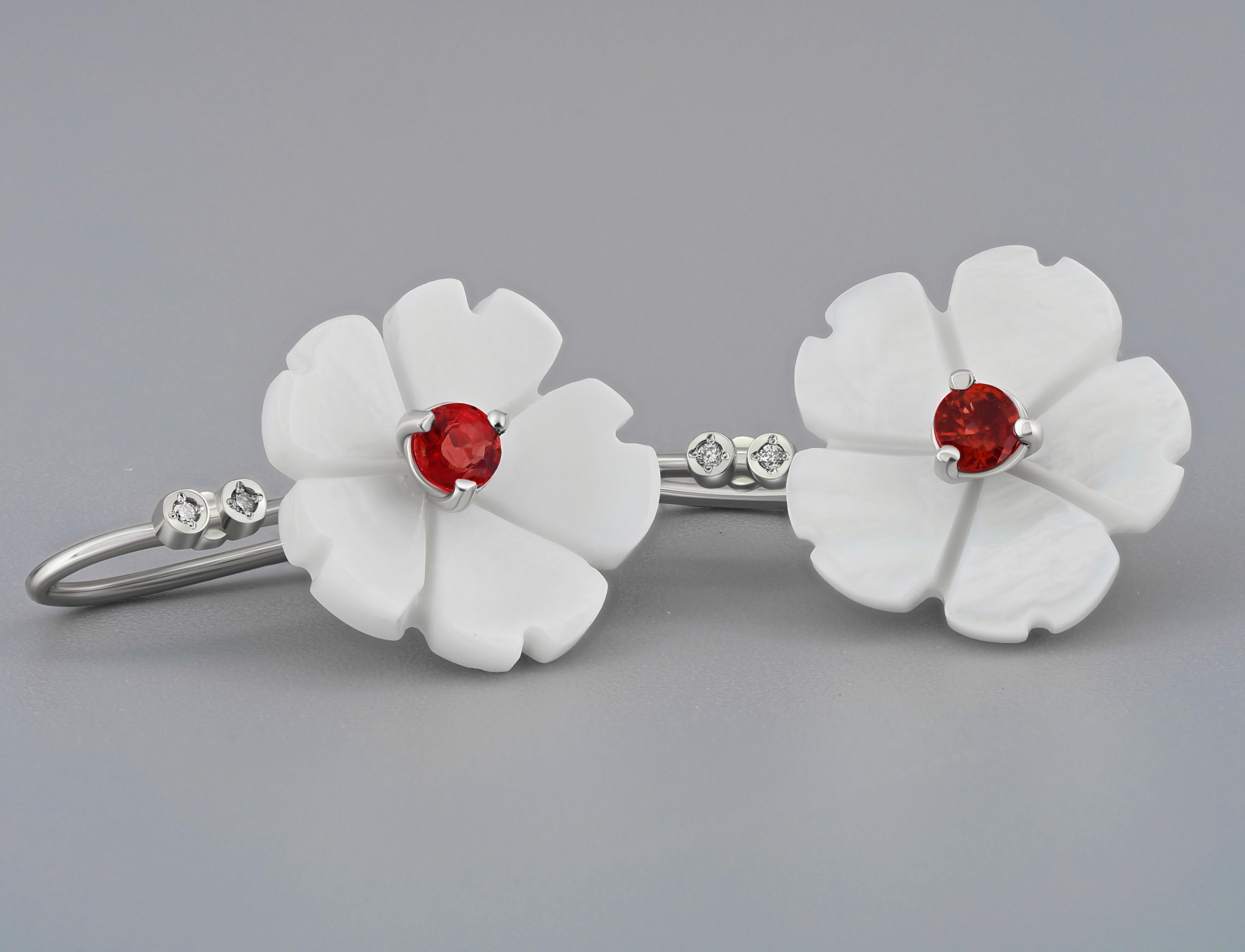 Round Cut Flower 14k gold earrings with Garnet.  For Sale