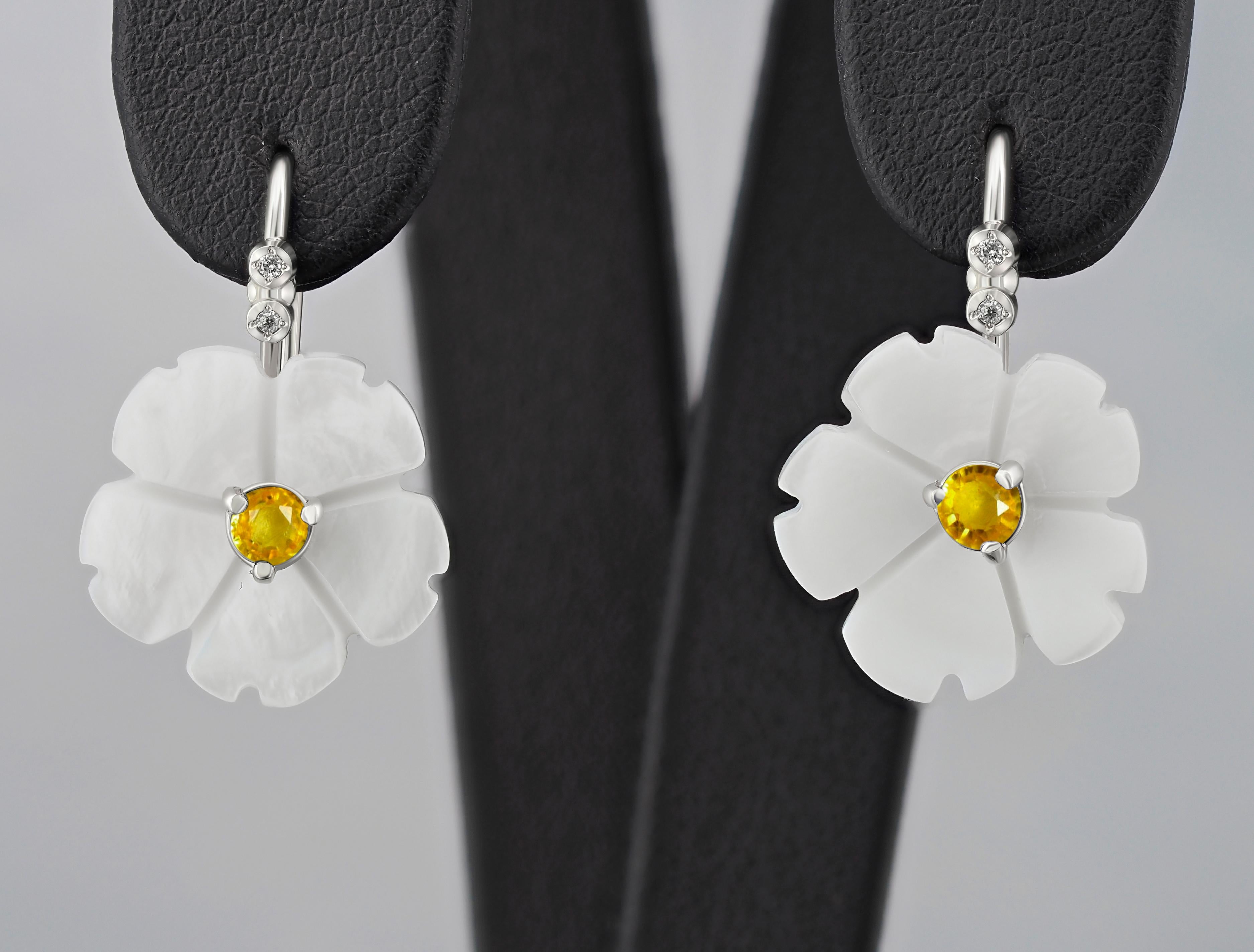 Modern Flower 14k Gold Earrings with Sapphire For Sale