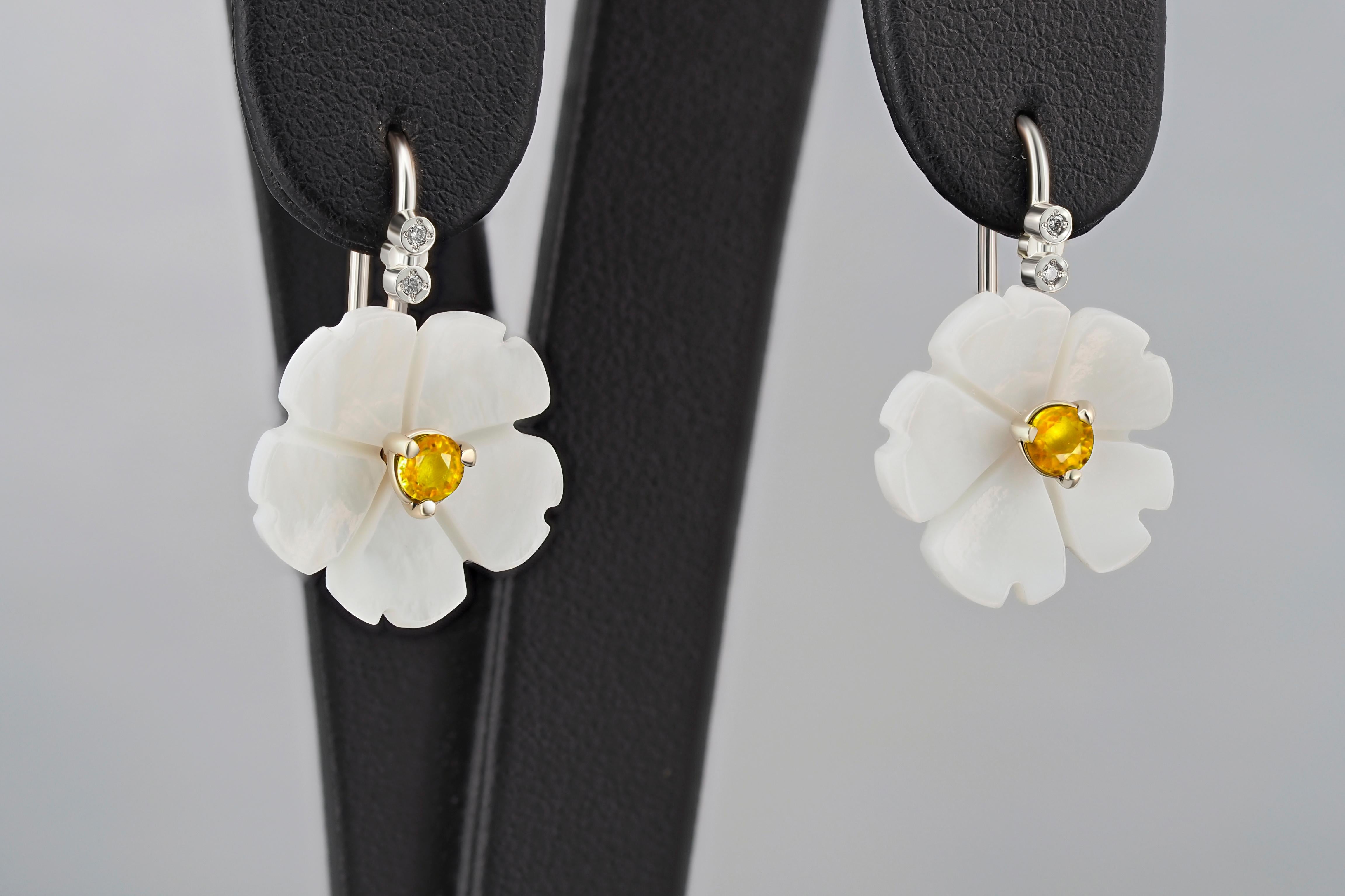 Flower 14k Gold Earrings with Sapphire In New Condition For Sale In Istanbul, TR