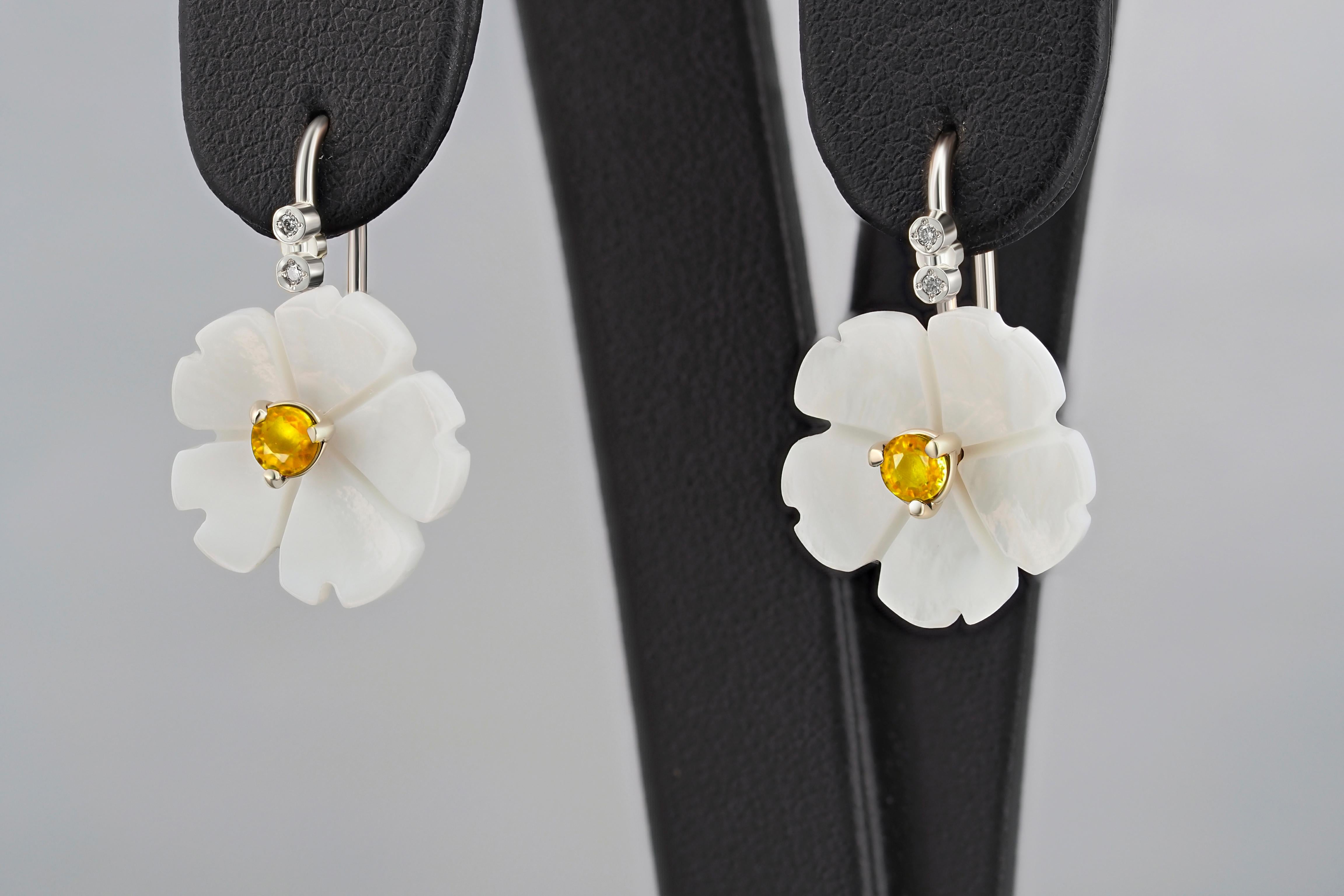 Flower 14k gold earrings with Sapphire.  In New Condition For Sale In Istanbul, TR