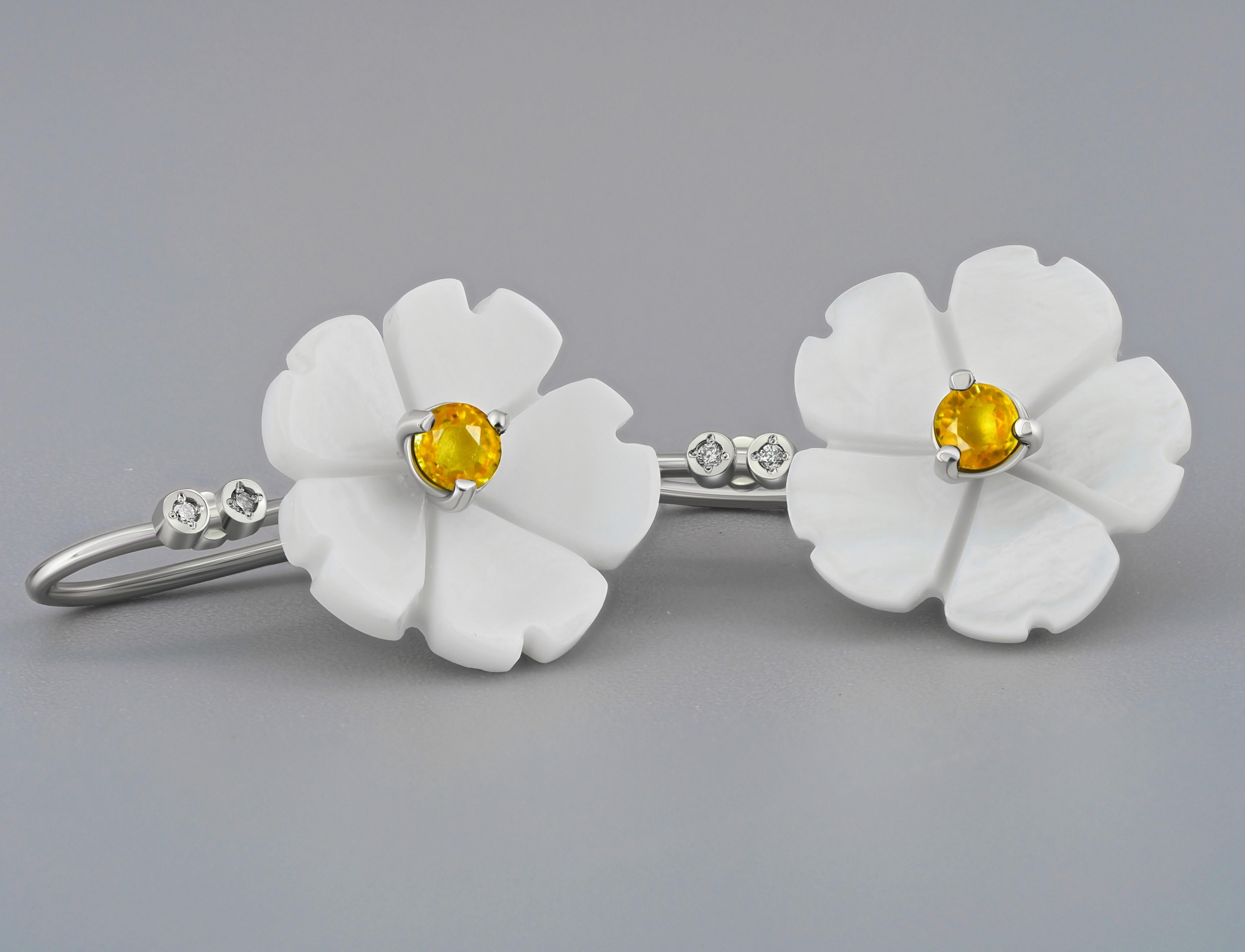 Women's Flower 14k Gold Earrings with Sapphire For Sale