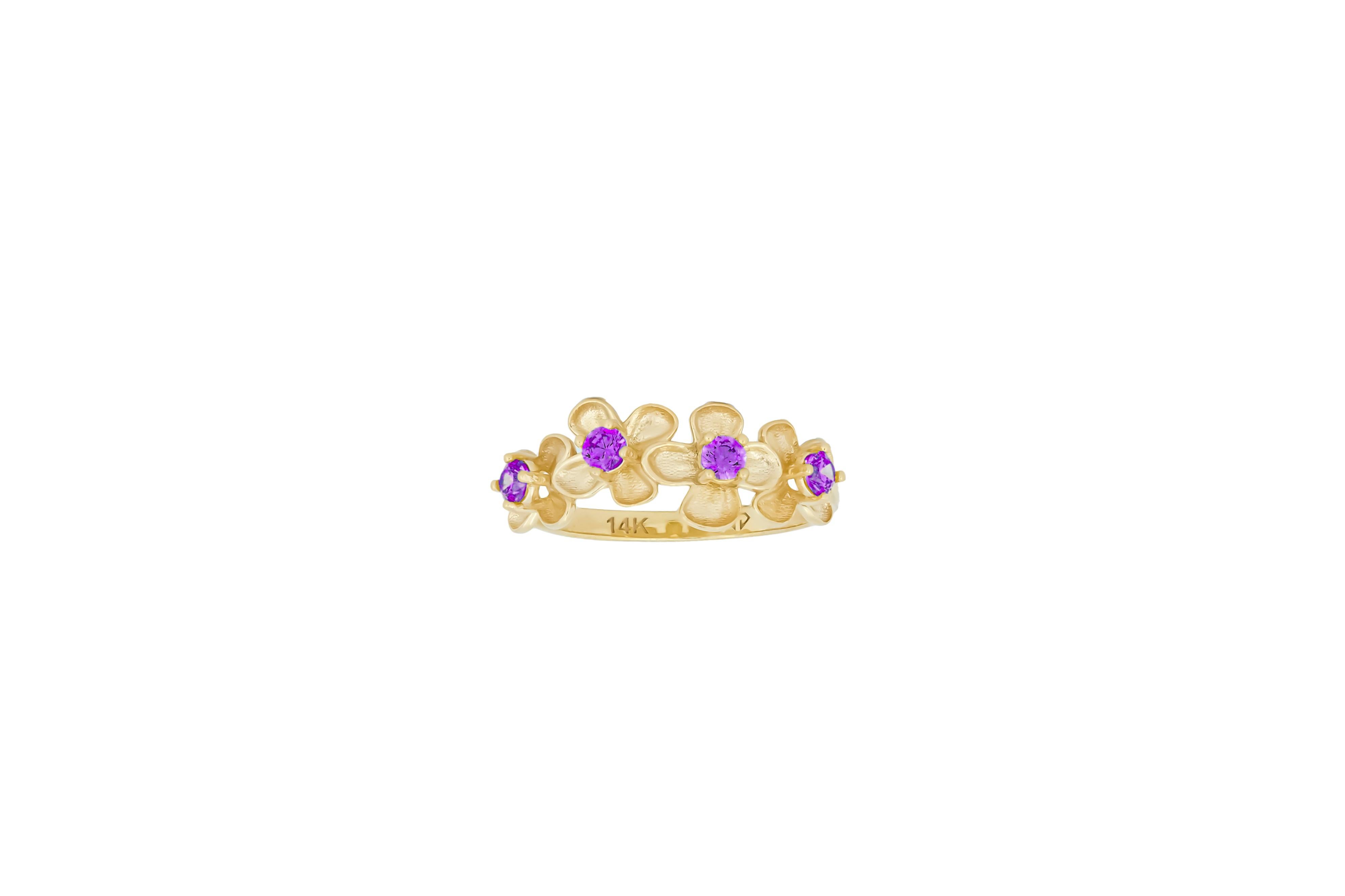Flower 14k gold ring
Lab Amethyst 14k gold ring. Daisy flower gold ring. Flower bouquet ring. Purple gemstone ring.

Metal: 14k solid gold
Weight: 2 gr depends from size

Gemstones:
Set with lab amethyst
Color - purple, 
Cut: round

In our shop you