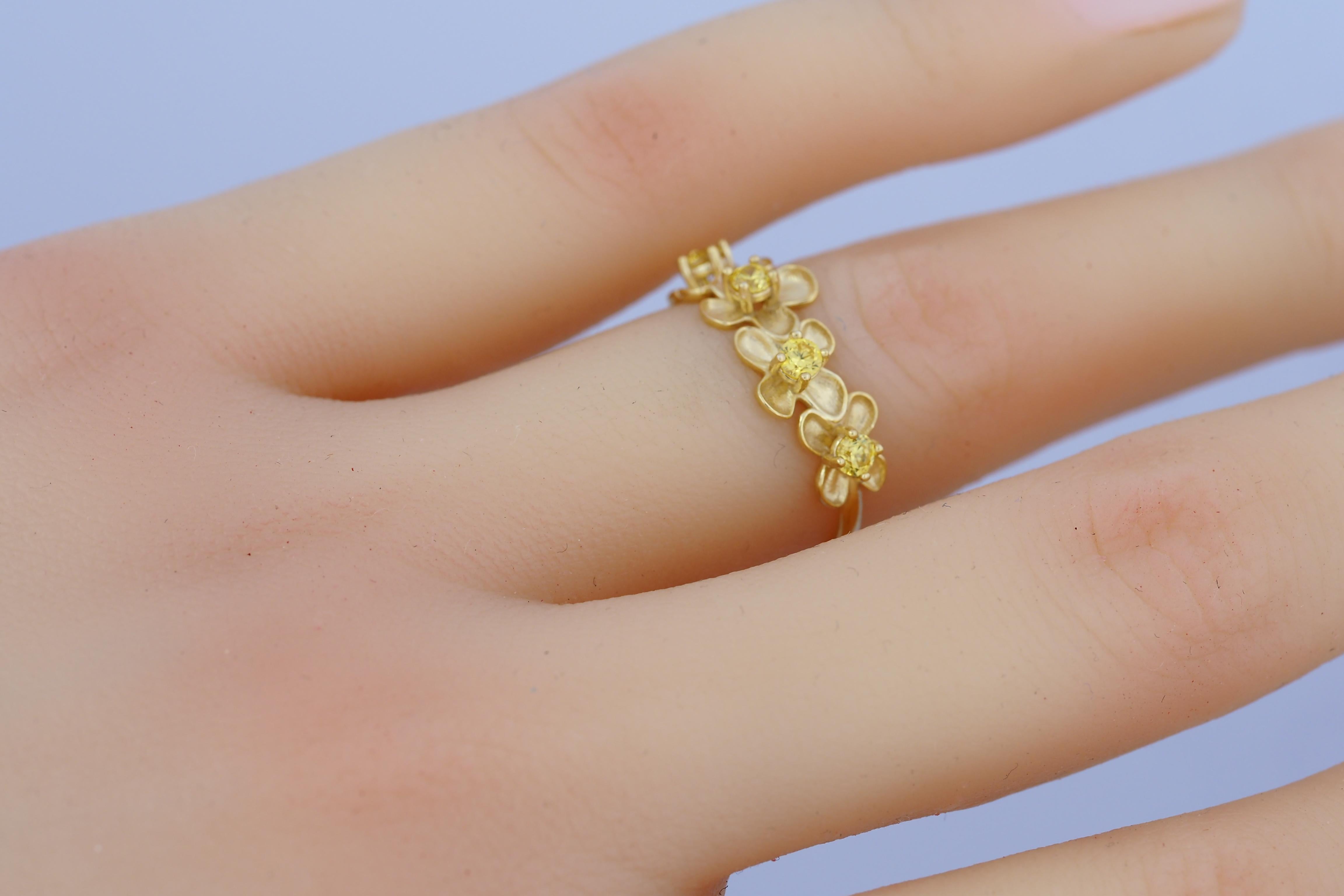 Flower 14k gold ring.
Lab yellow sapphires 14k gold ring. Daisy flower gold ring. Flower bouquet ring. Yellow gemstone ring.

Metal: 14k solid gold
Weight: 2 gr depends from size

Gemstones:
Set with lab sapphires
Color -yellow, 
Cut: round

auction