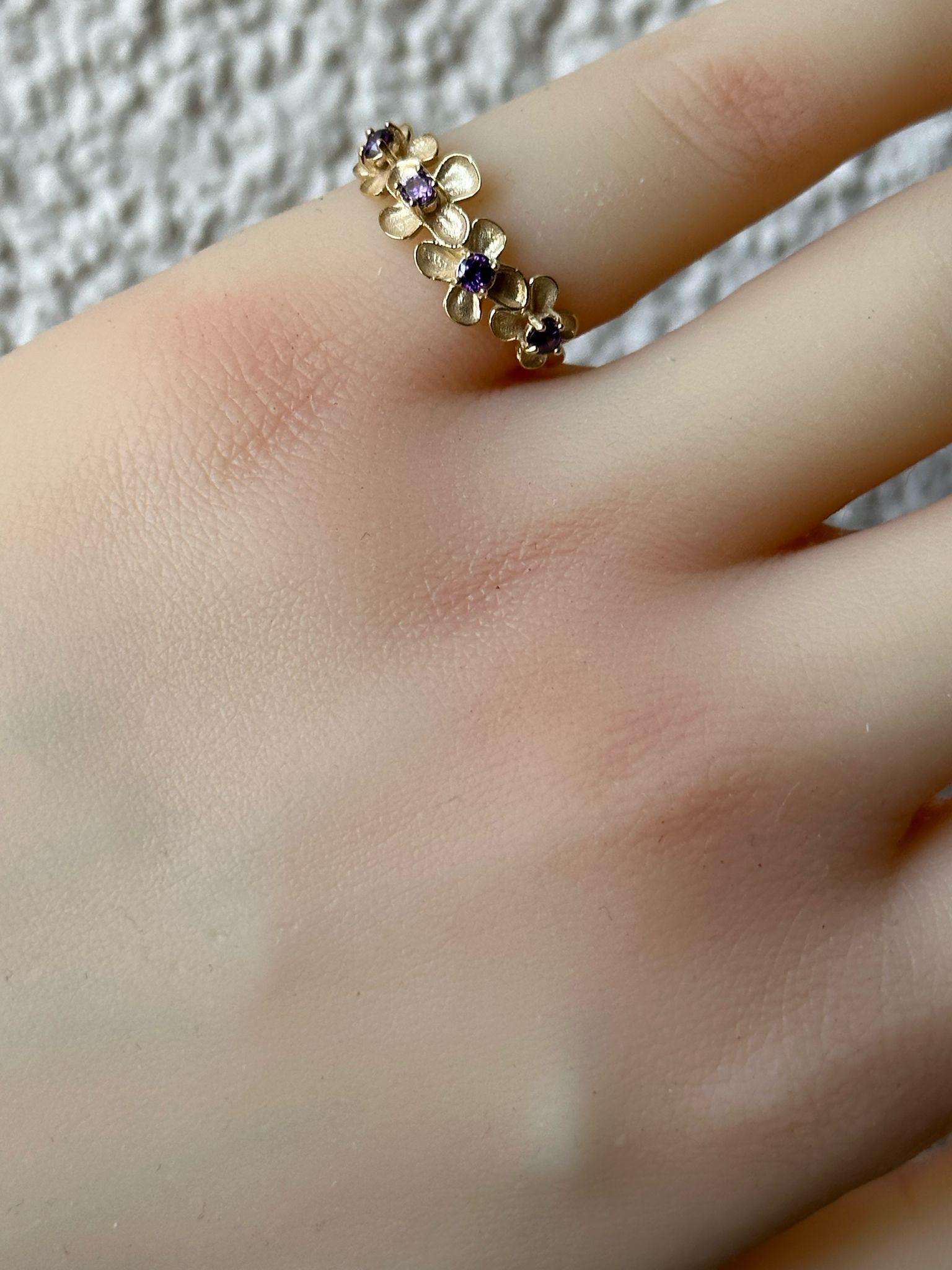 For Sale:  Flower 14k gold ring 6