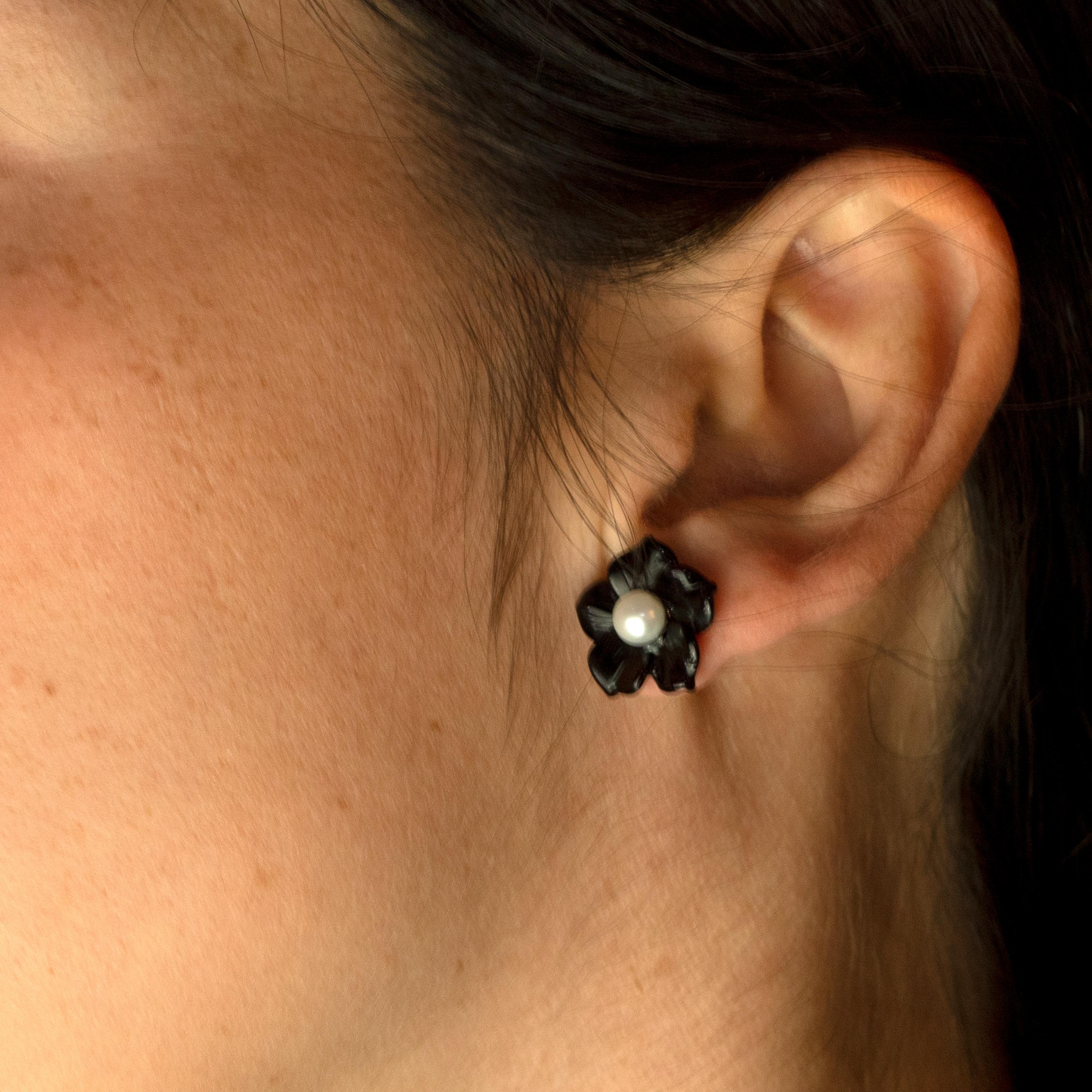 Pendientes Flor 18 Kilates Oro Negro Agata Perla de Agua Dulce Pendientes Italianos Hechos a Mano en venta 4