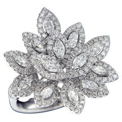 Bague cocktail fleur en or blanc 18 carats et diamants