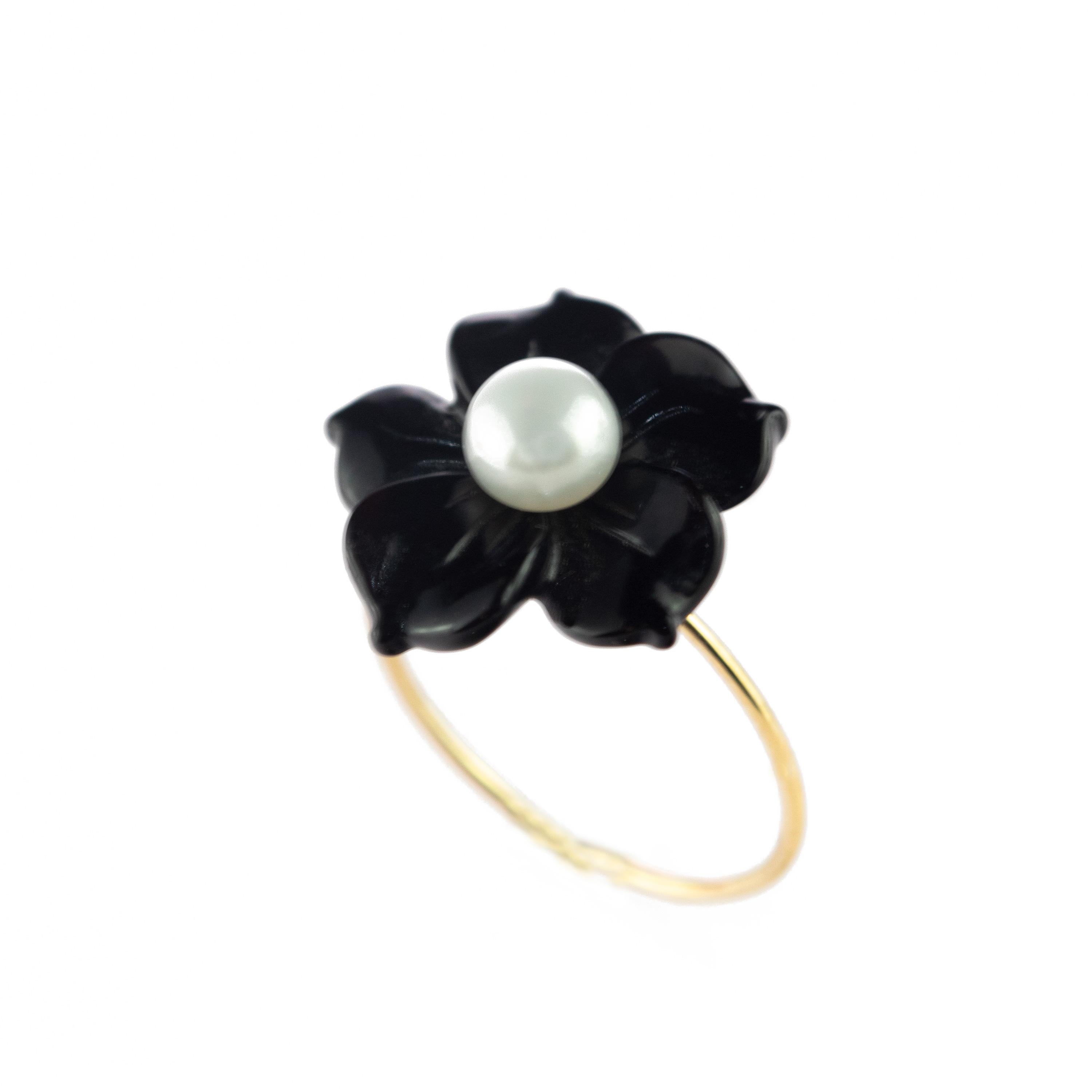 Bague italienne fleur en or 9 carats, agate noire et perle d'eau douce, faite à la main Pour femmes en vente