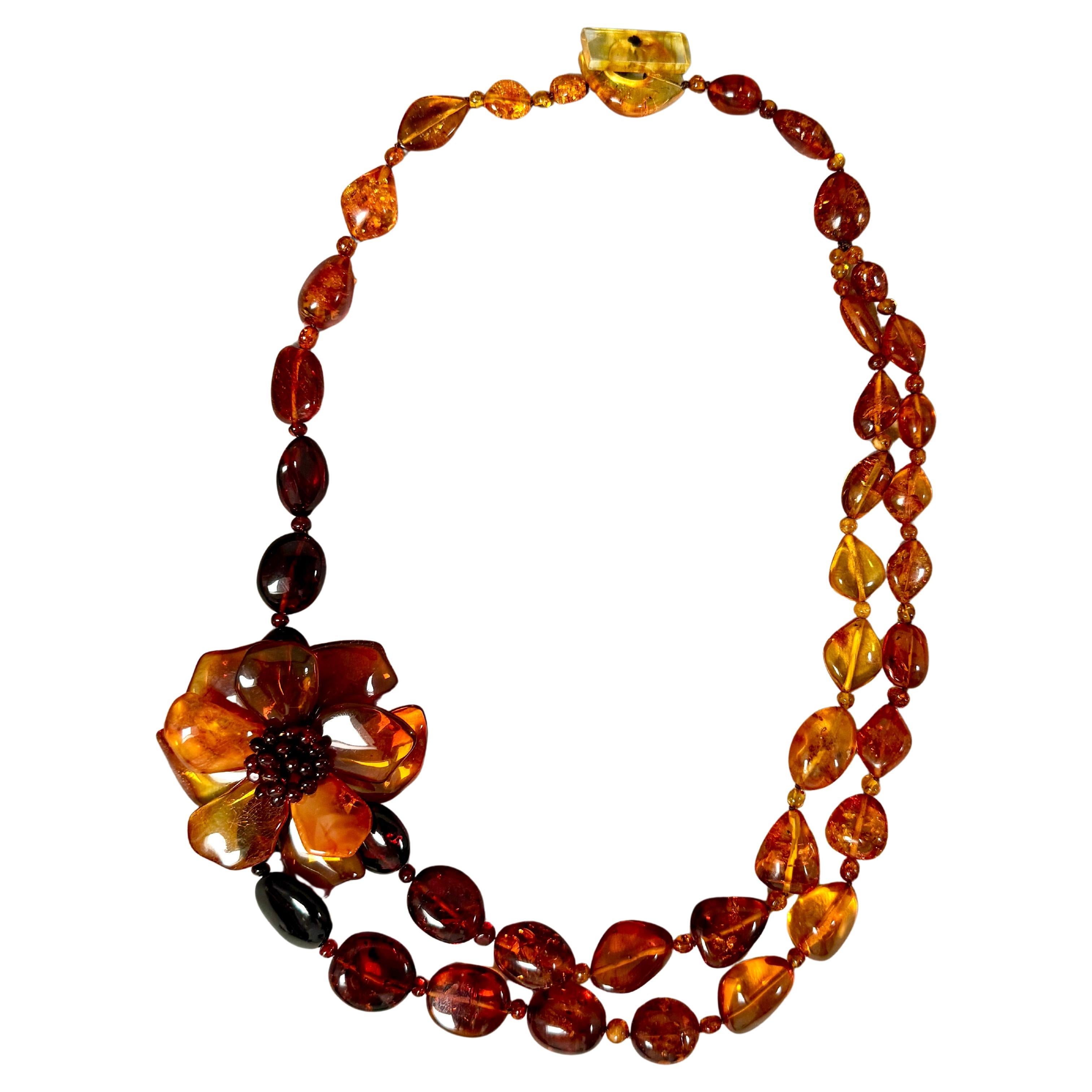 Taglio misto Collana di ambra a fiori in vendita