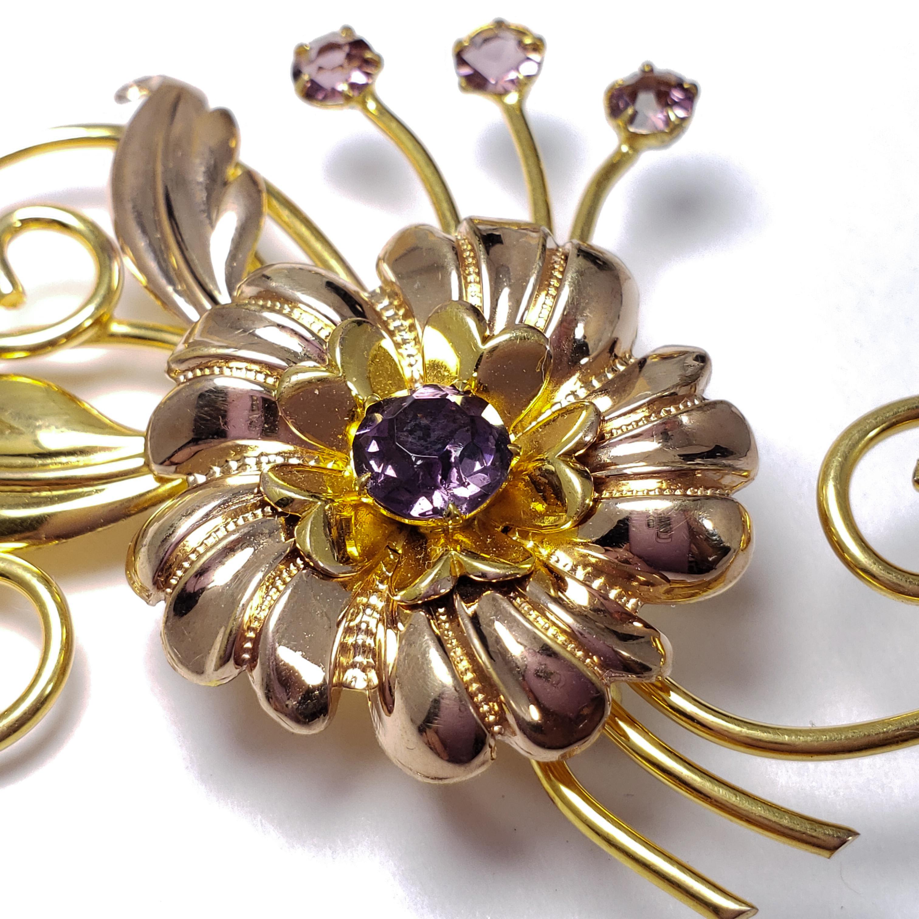 Flower and Leaf Amethyst Crystal Pin Brooch in Gold, Mid 1900s In Good Condition For Sale In Milford, DE