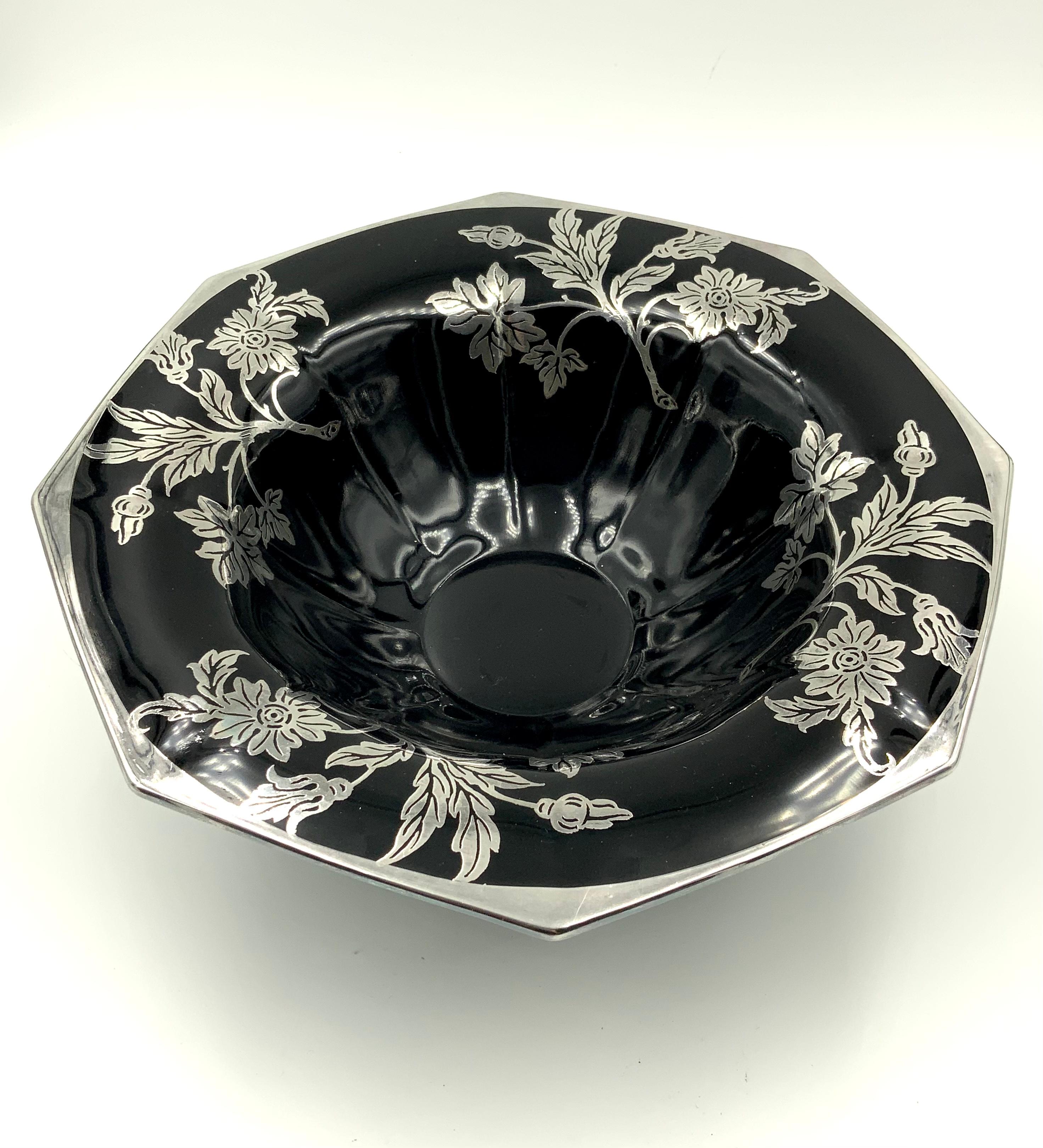 Flower and Leaf Silver Overlay Black Glass Octagonal Footed Bowl In Good Condition For Sale In Miami Beach, FL