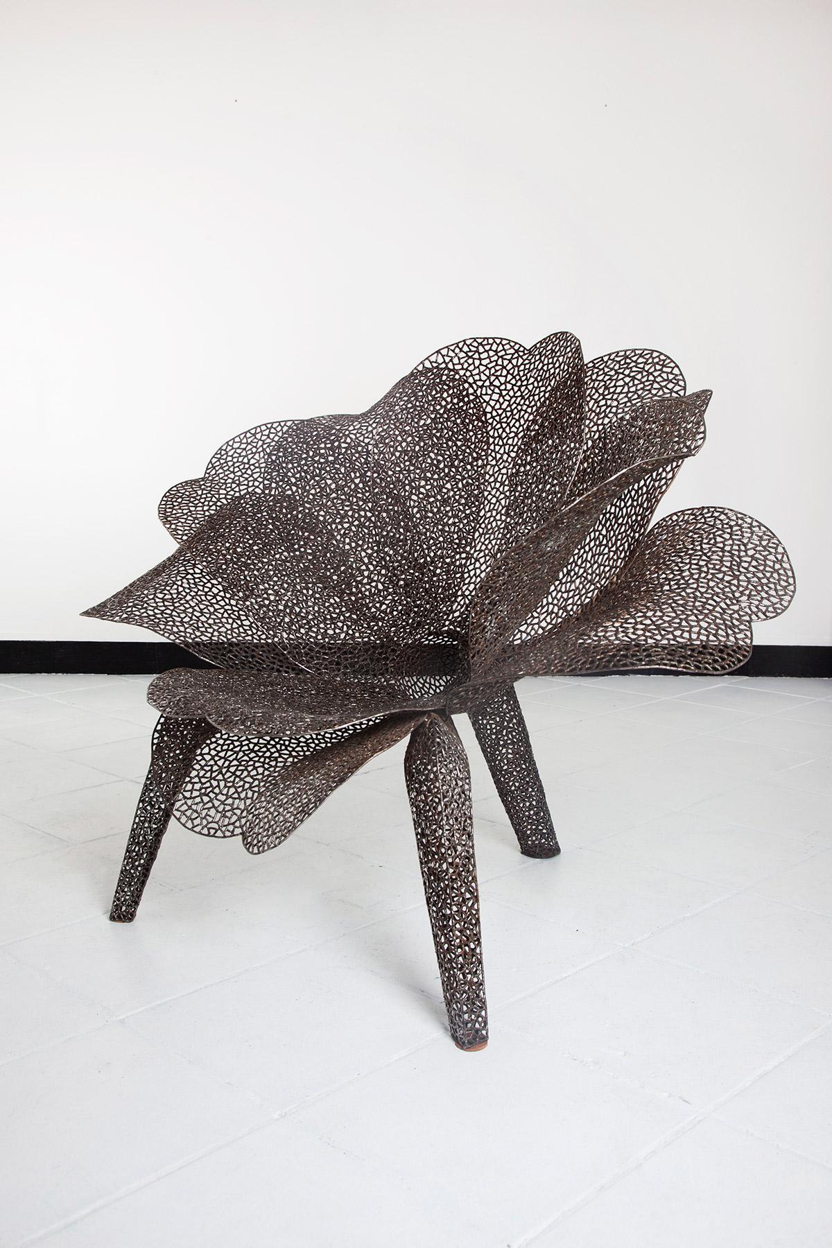 Flower armchair 
Work from the 1980s
Metal
Measures: H: 90 cm, W: 115 cm, D: 72 cm.
