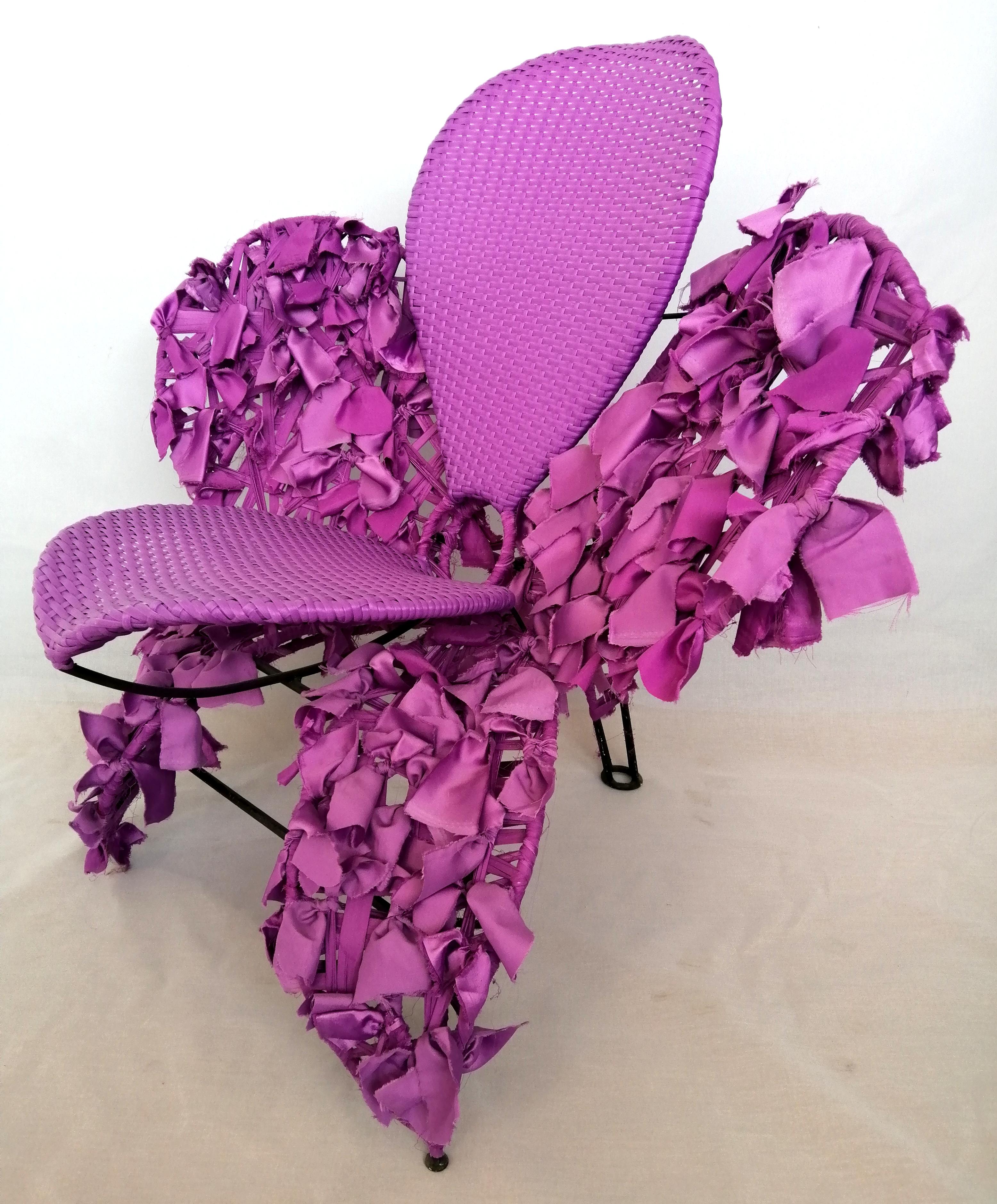 Construction technique: iron structure covered with flakes and plastic
Color: violet.
 