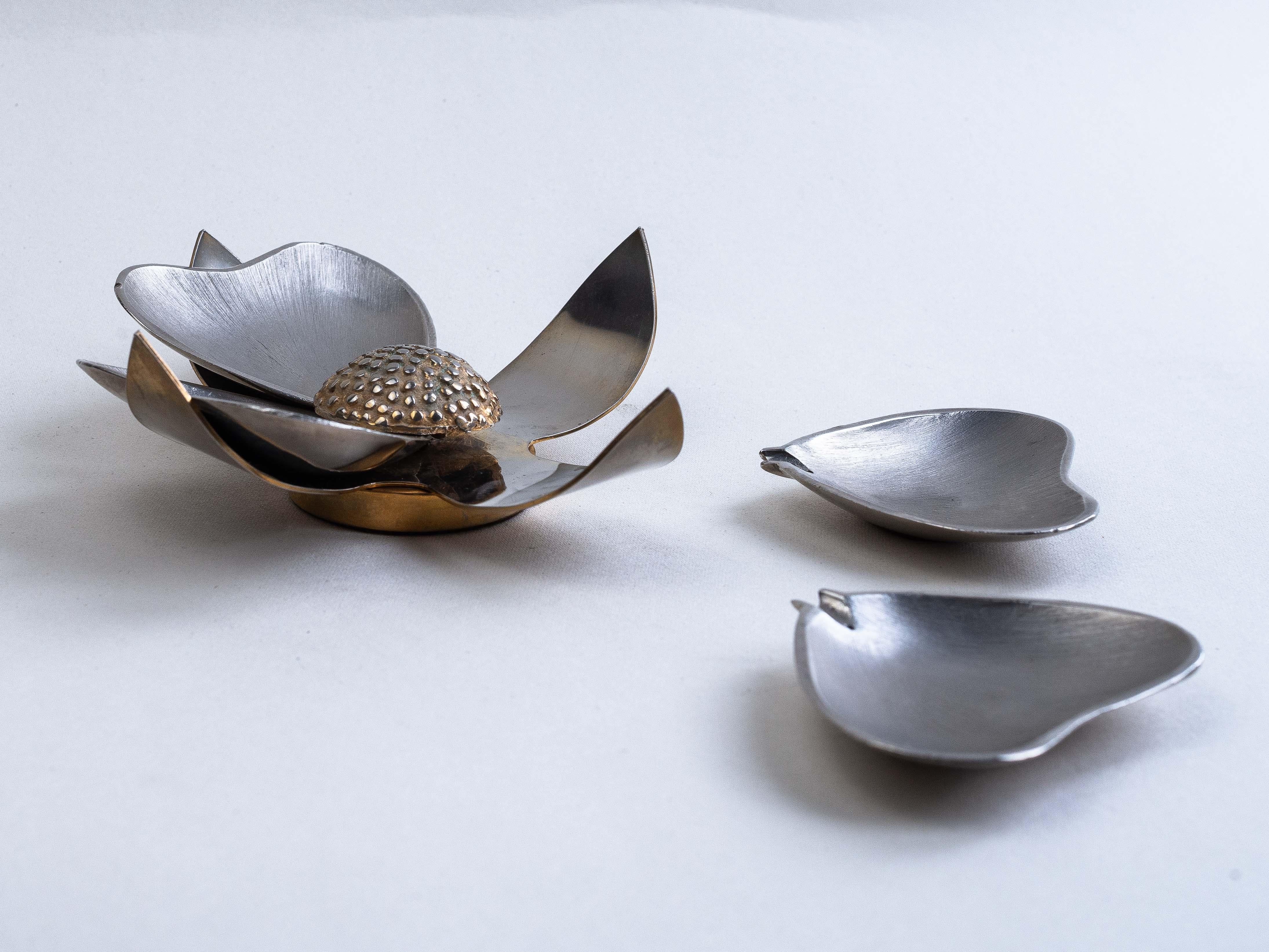Cenicero Flor, latón y metal plateado, Francia Años 70 en Bueno estado para la venta en ROUEN, FR