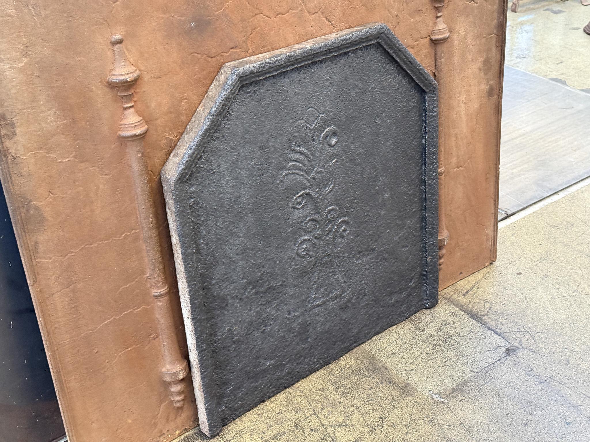Moulage Plaque de cheminée française, 18e siècle, période Louis XV en vente
