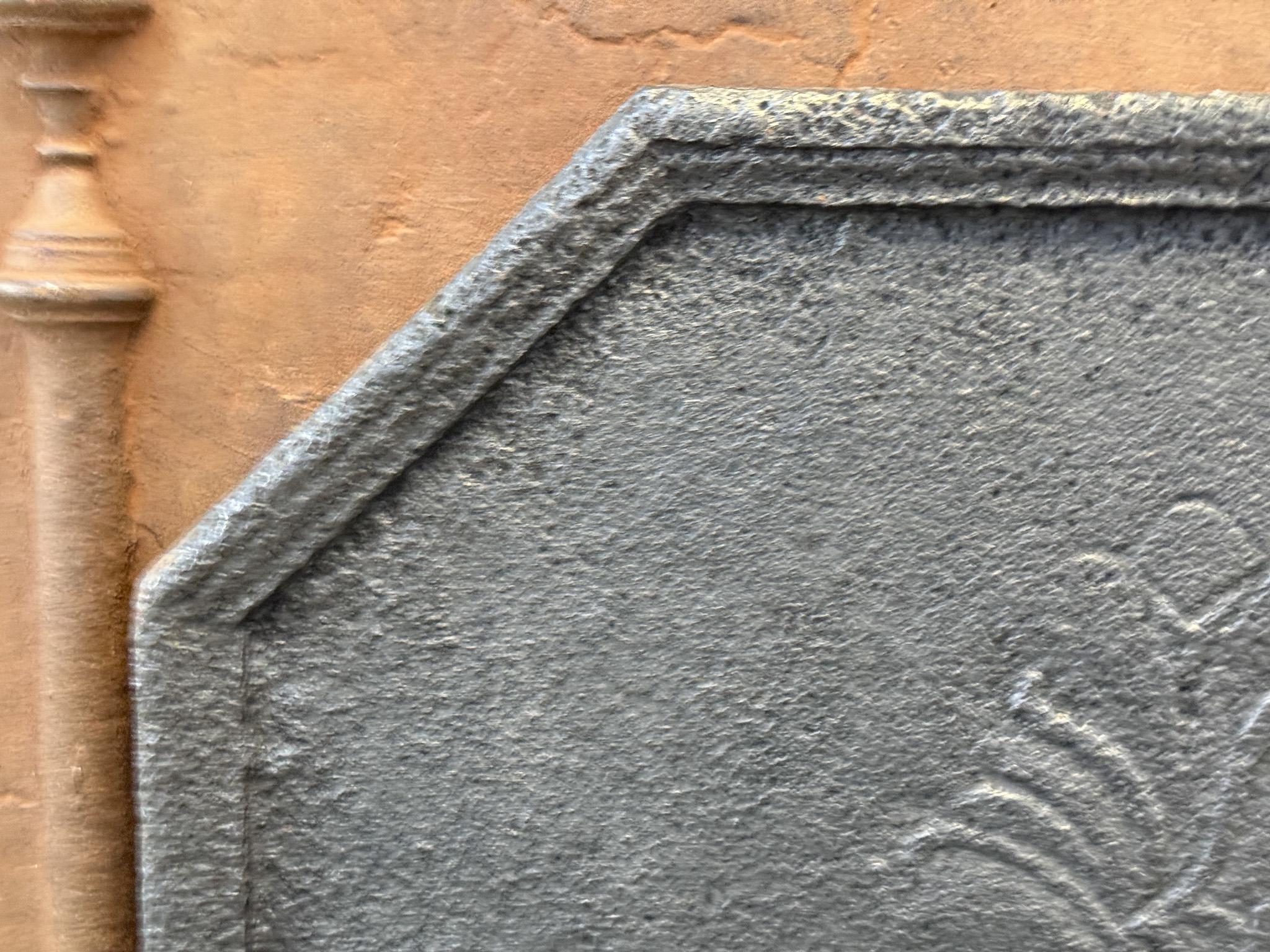 Fer Plaque de cheminée française, 18e siècle, période Louis XV en vente