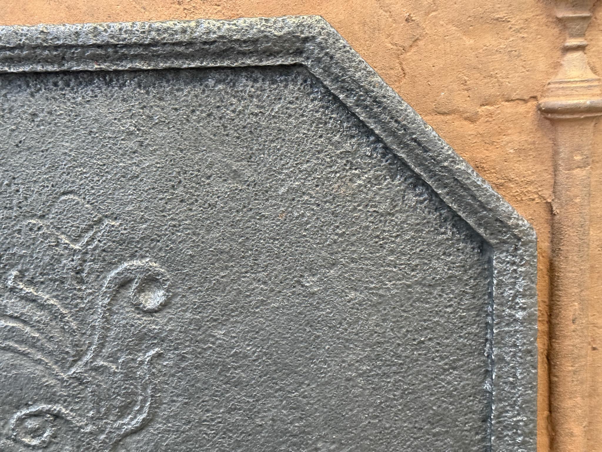 Plaque de cheminée française, 18e siècle, période Louis XV en vente 2