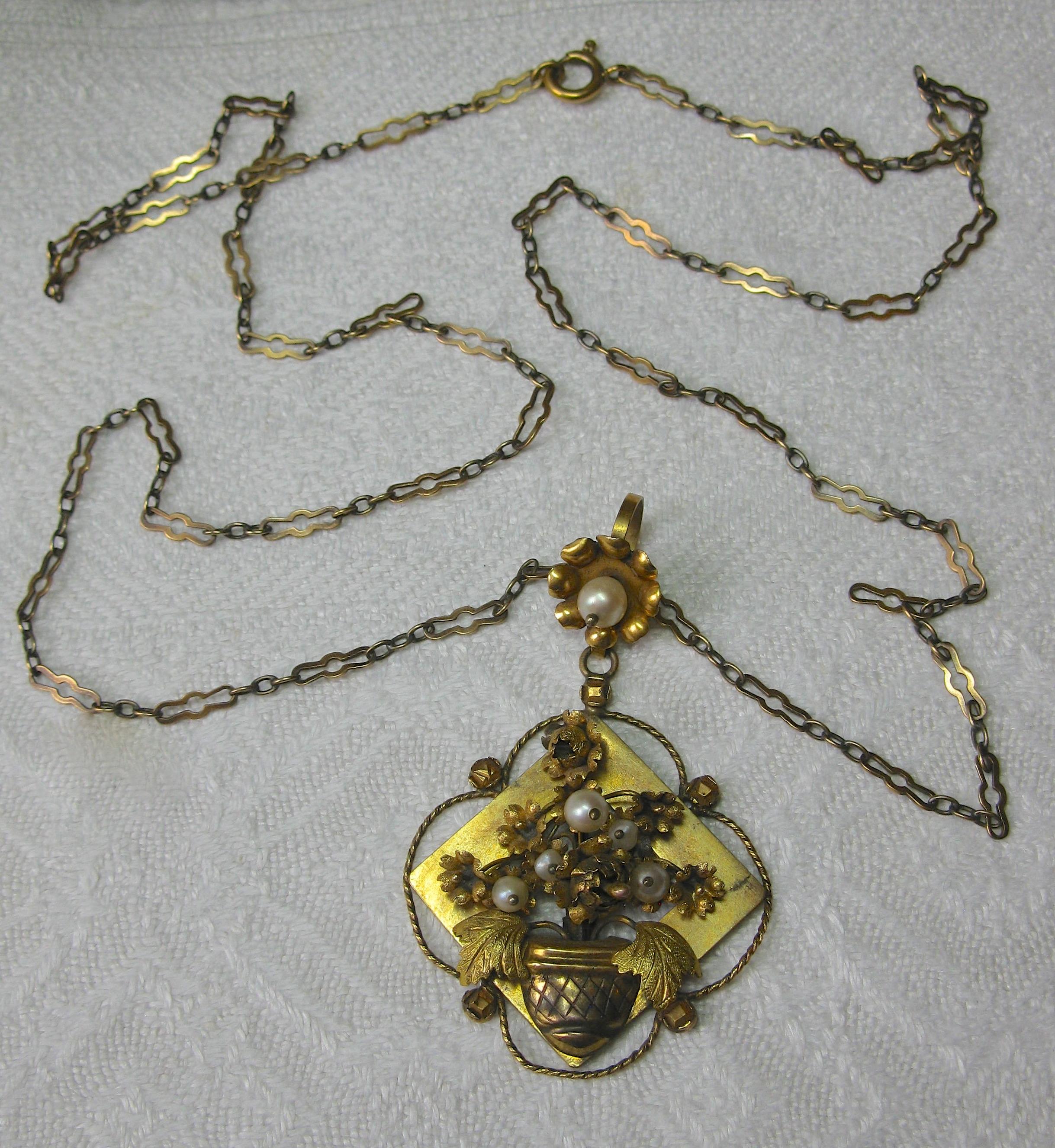 bell & nouveau necklace