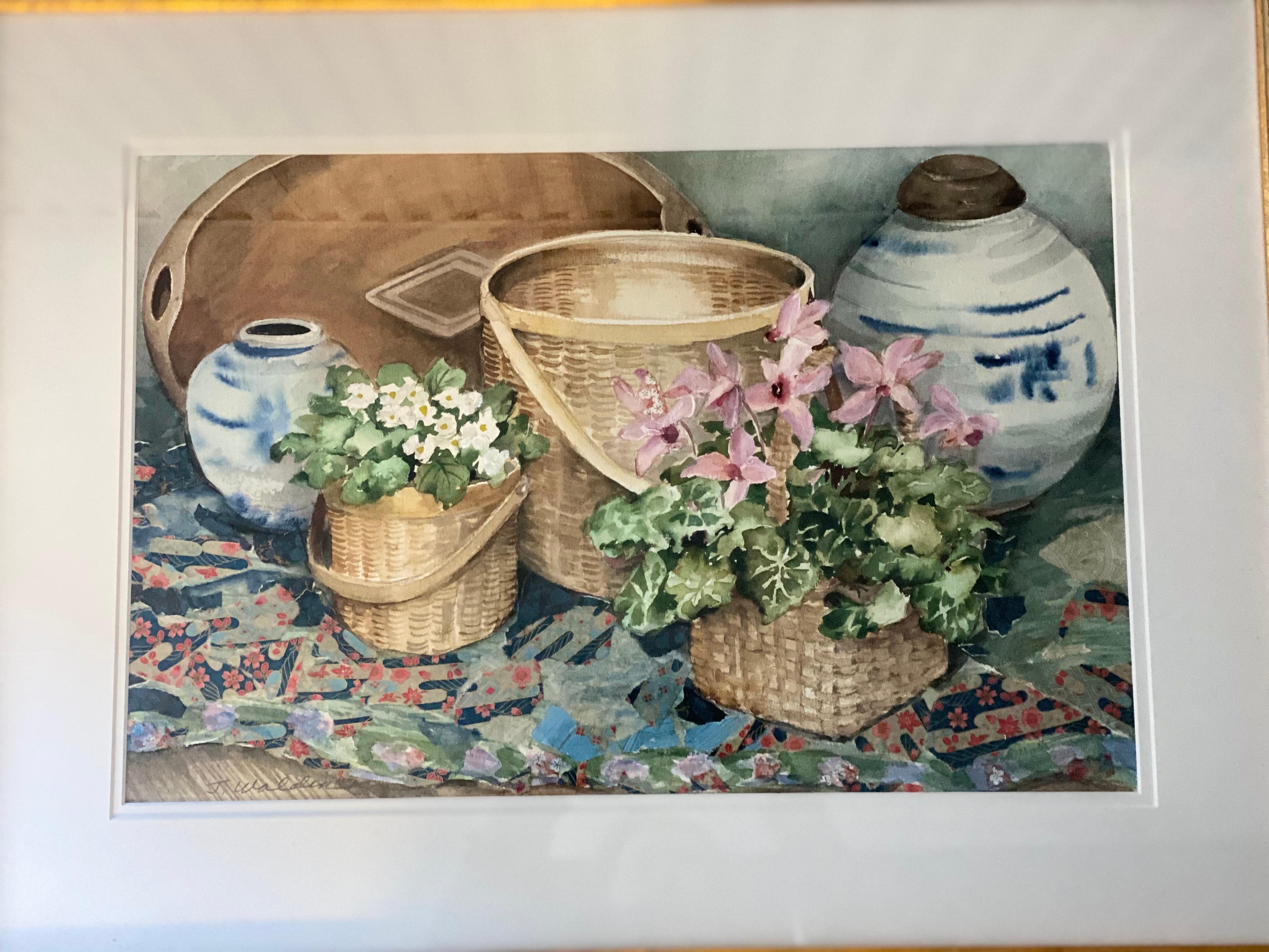 Blumen- und Korbstillleben, Original-Aquarell auf Papier, von Joy Waldman
Unterzeichnet J. Waldman
Dieses Originalgemälde ist mit viel Liebe zum Detail in Aquarell gemalt. Beleuchtete geflochtene Körbe, Blumen und japanische Töpferwaren. Viele von