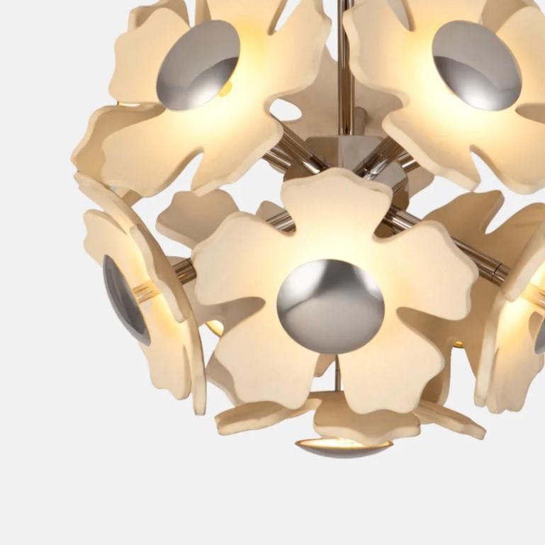 Moderne Fleur en céramique beige et grappe de boules en chrome par Hatsu en vente