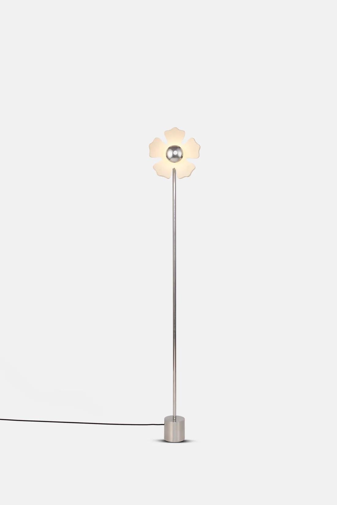 Lámpara de pie Flower de cerámica beige y cromo by Hatsu
Dimensiones: P 15 x An 23 x Al 150 cm
Materiales: Cerámica, metal.

También disponible en cerámica marfil y oro cepillado. Póngase en contacto con nosotros

Todas nuestras lámparas pueden